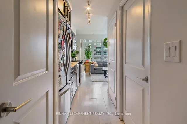 Additional property image - 35 Bastion St Unit 1817