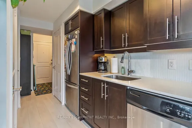 Additional property image - 35 Bastion St Unit 1817