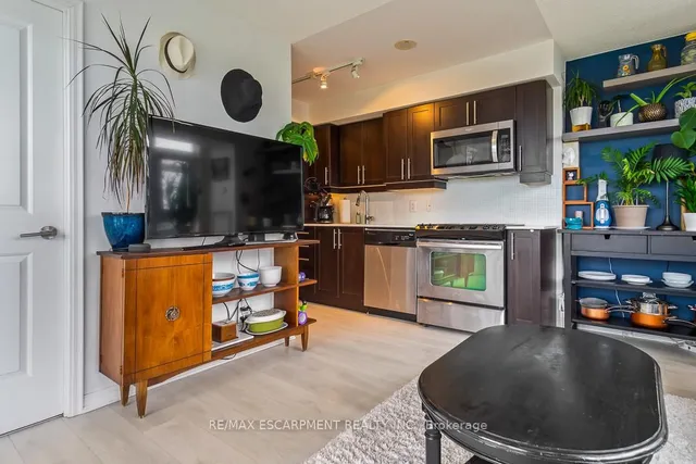 Additional property image - 35 Bastion St Unit 1817