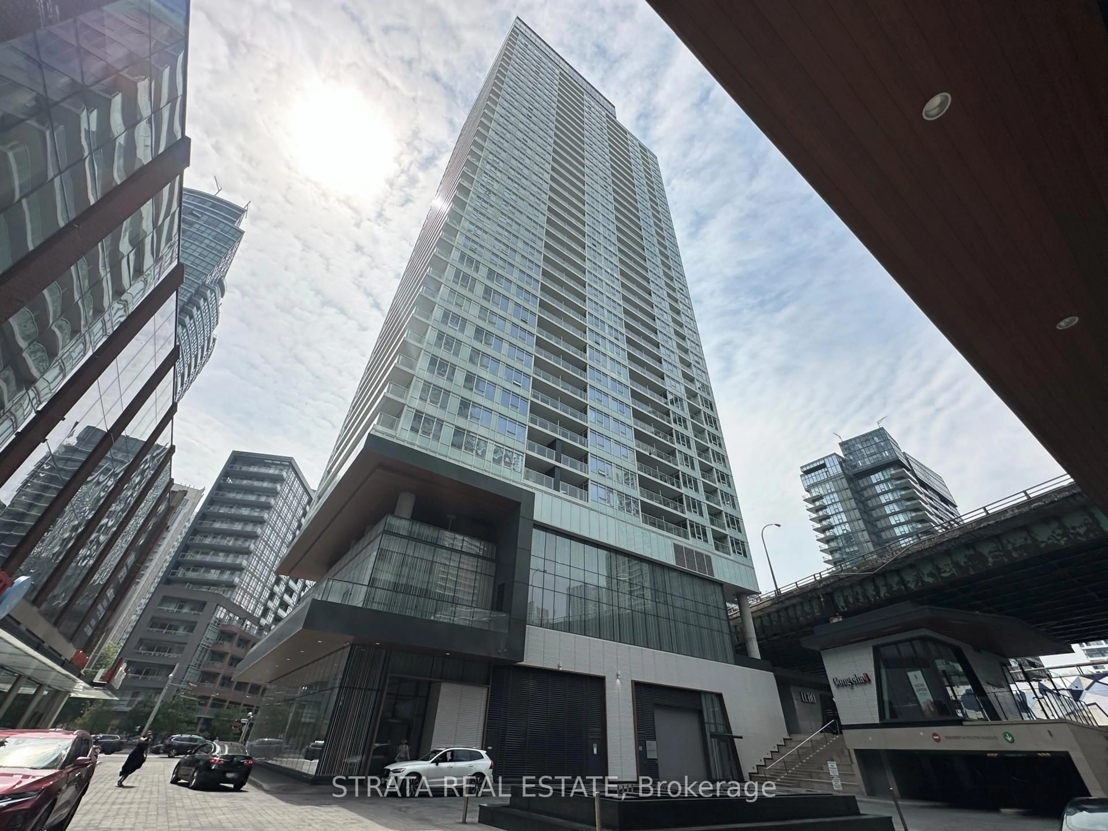 Indoor foyer for 19 Bathurst St #3915, Toronto Ontario M5V 0N2