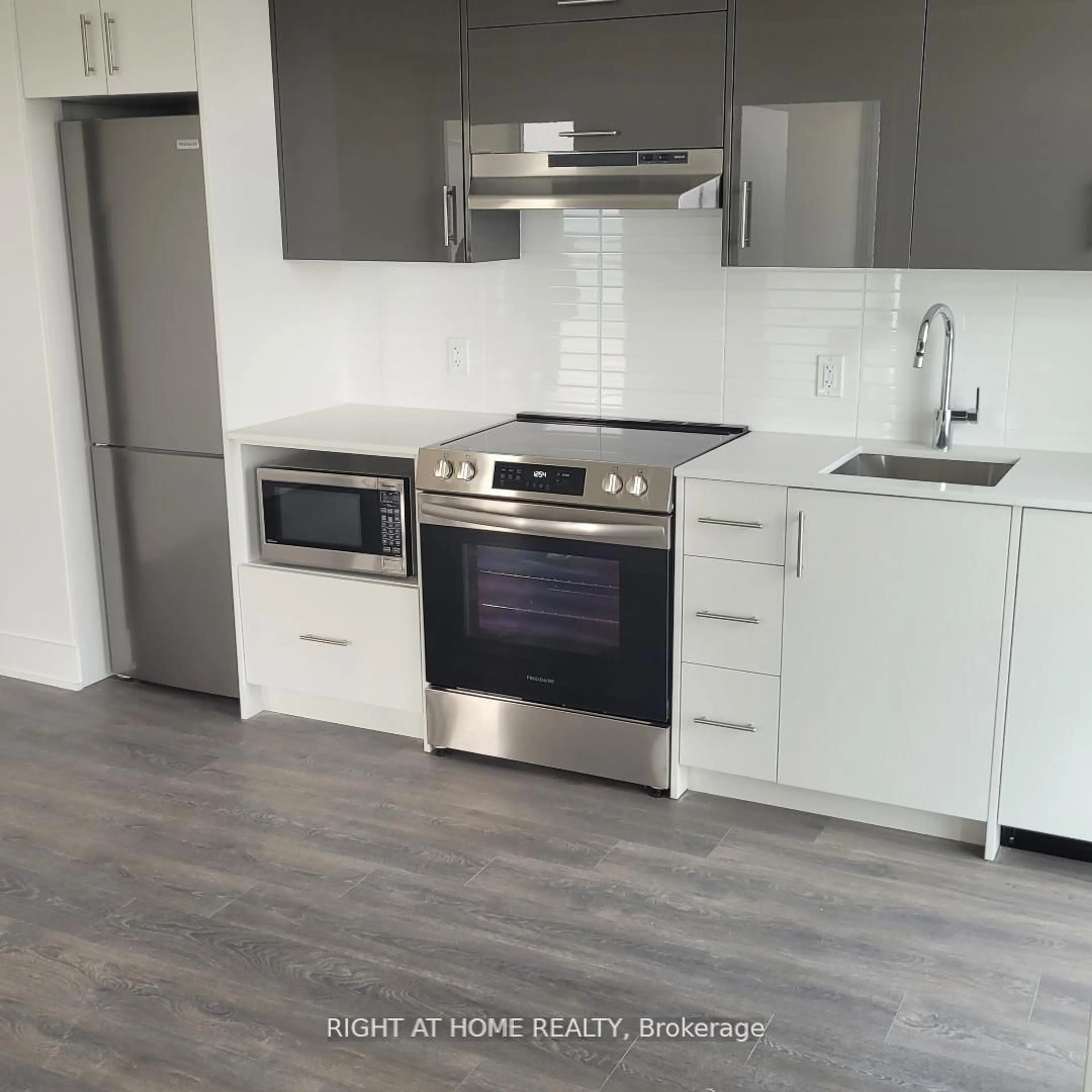 Standard kitchen, wood/laminate floor for 188 Fairview mall Dr #1507, Toronto Ontario M2J 0H7
