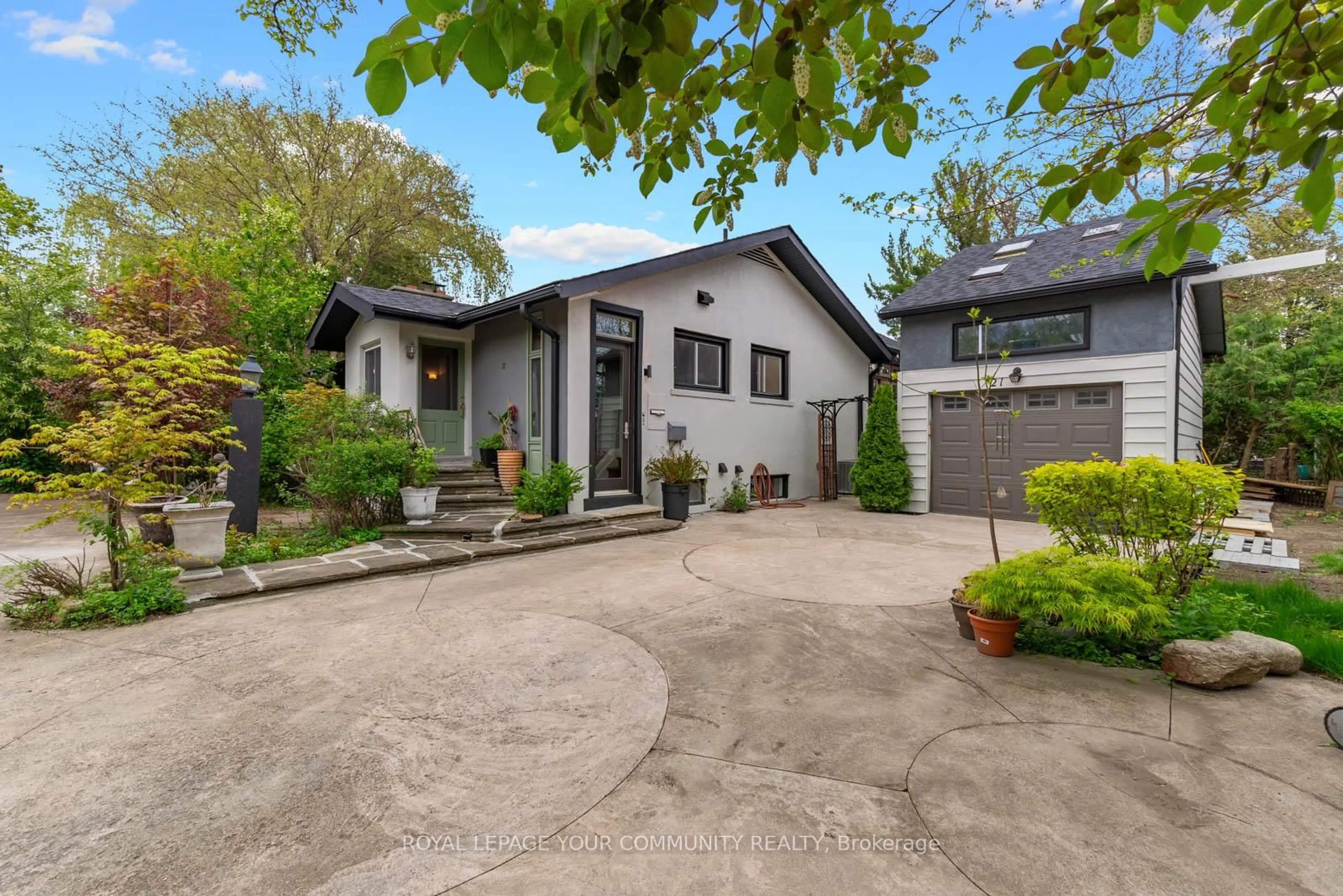 Unknown for 21 Yewfield Cres, Toronto Ontario M3B 2Y4