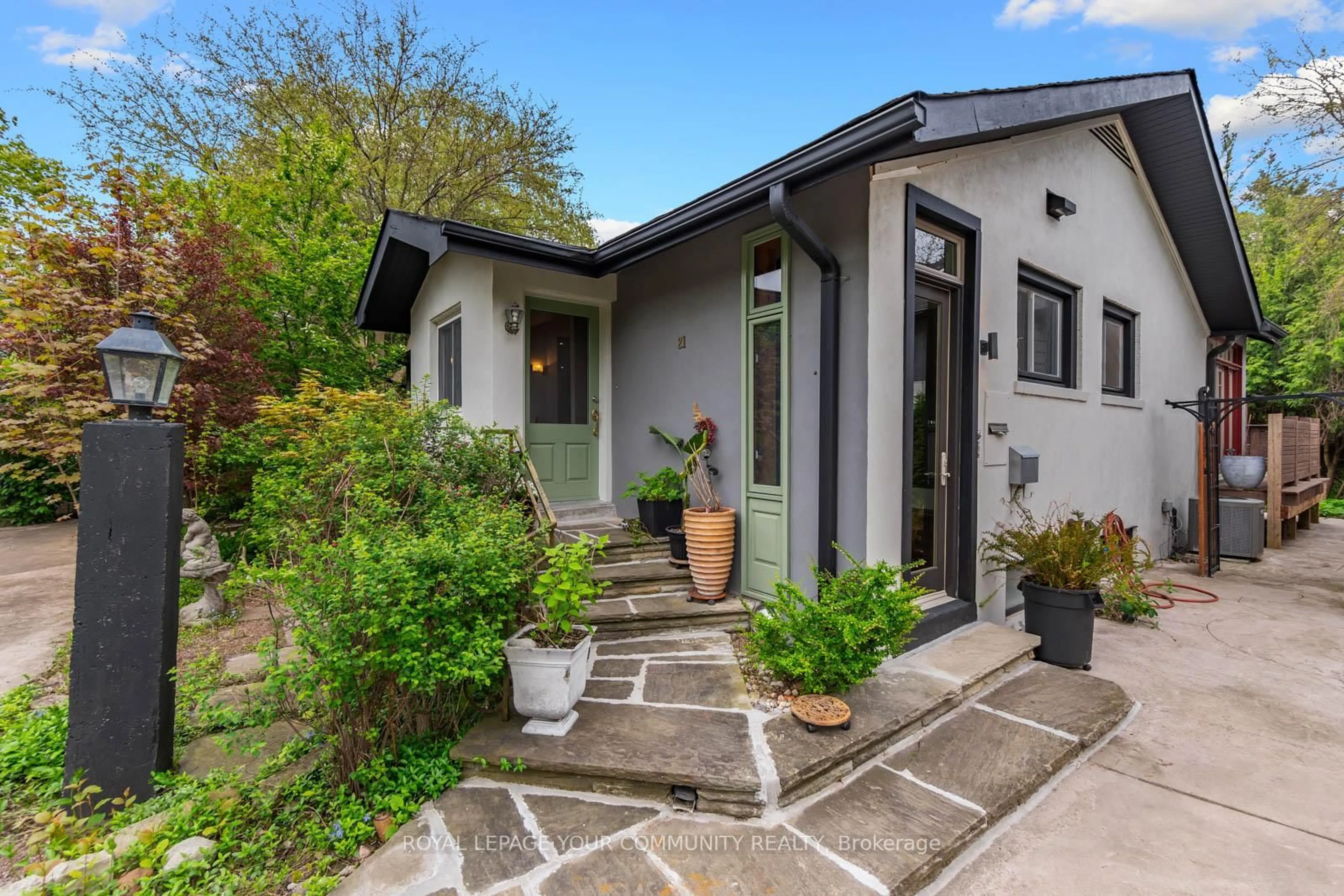 Unknown for 21 Yewfield Cres, Toronto Ontario M3B 2Y4