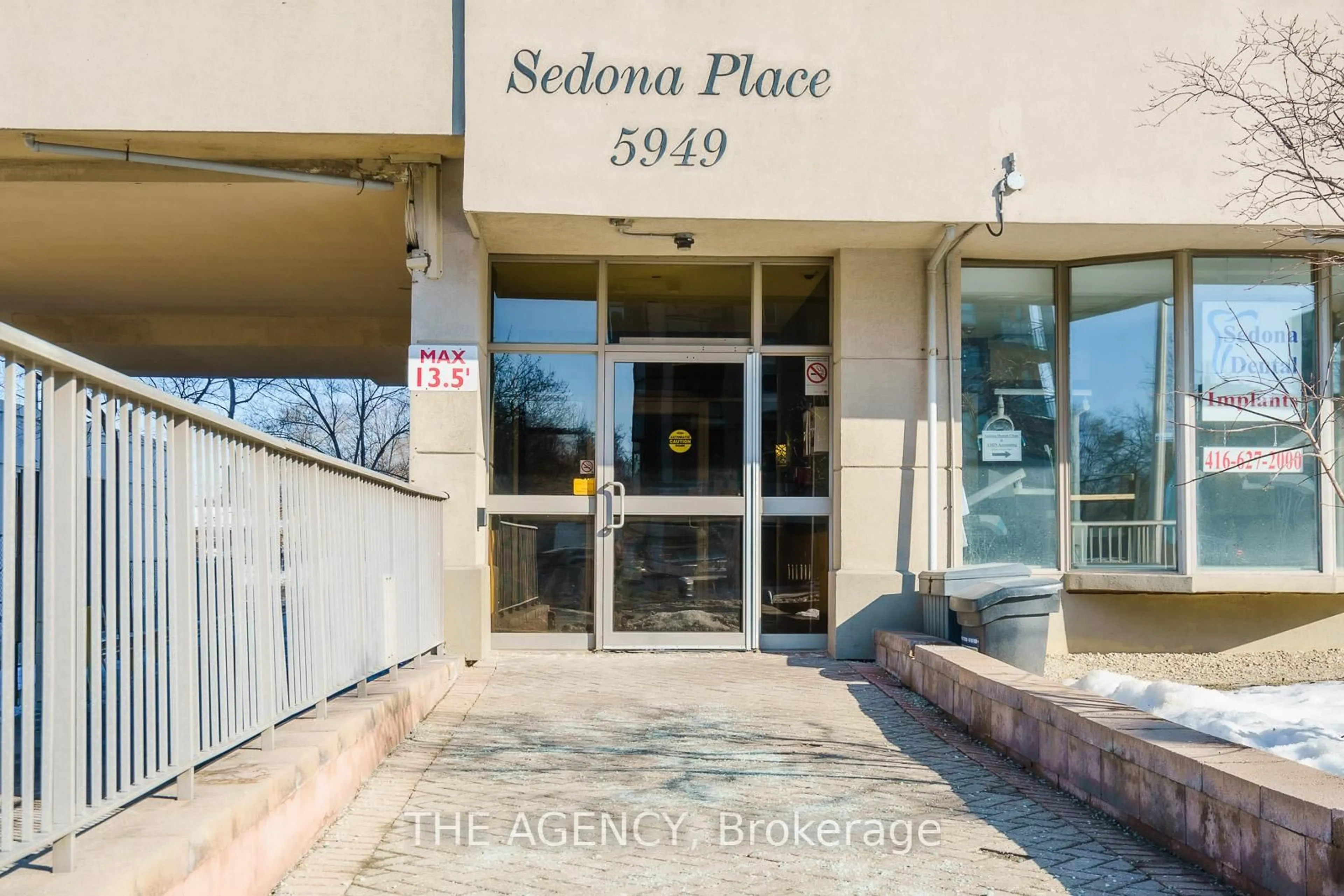 Indoor foyer for 5949 Yonge St #1504, Toronto Ontario M2M 3V8