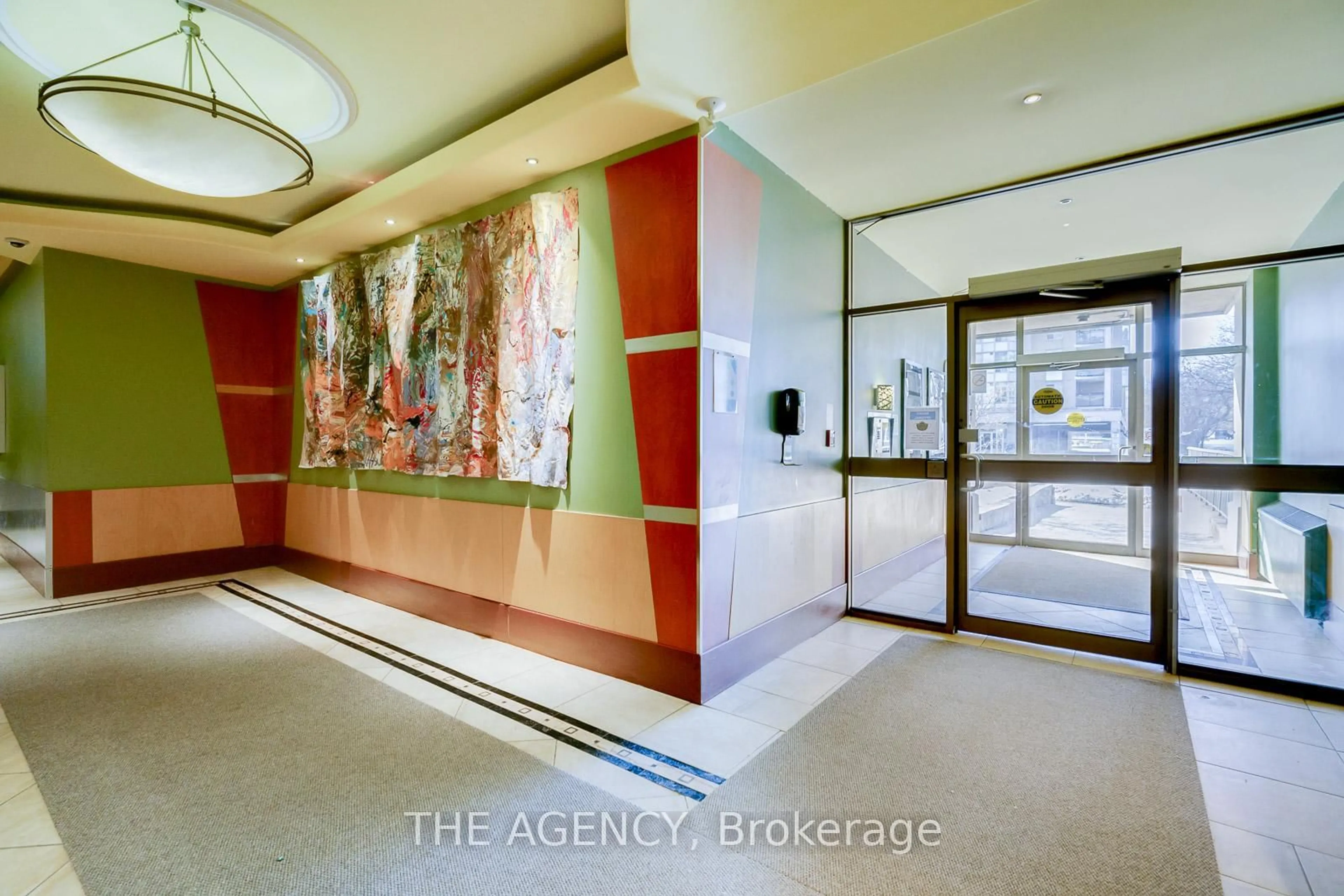 Indoor foyer for 5949 Yonge St #1504, Toronto Ontario M2M 3V8