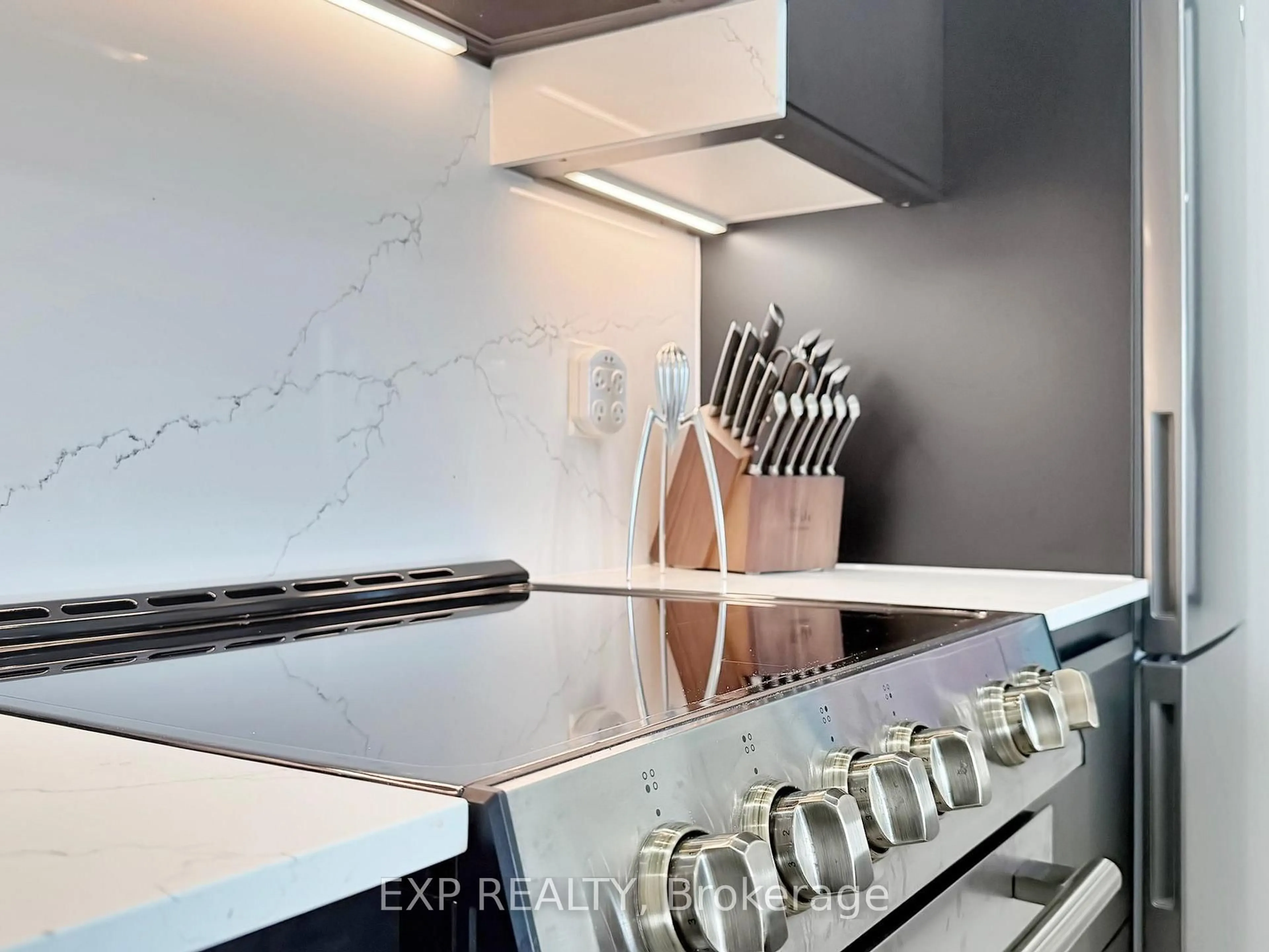Contemporary kitchen, ceramic/tile floor for 285 Mutual St #1107, Toronto Ontario M4Y 3C5