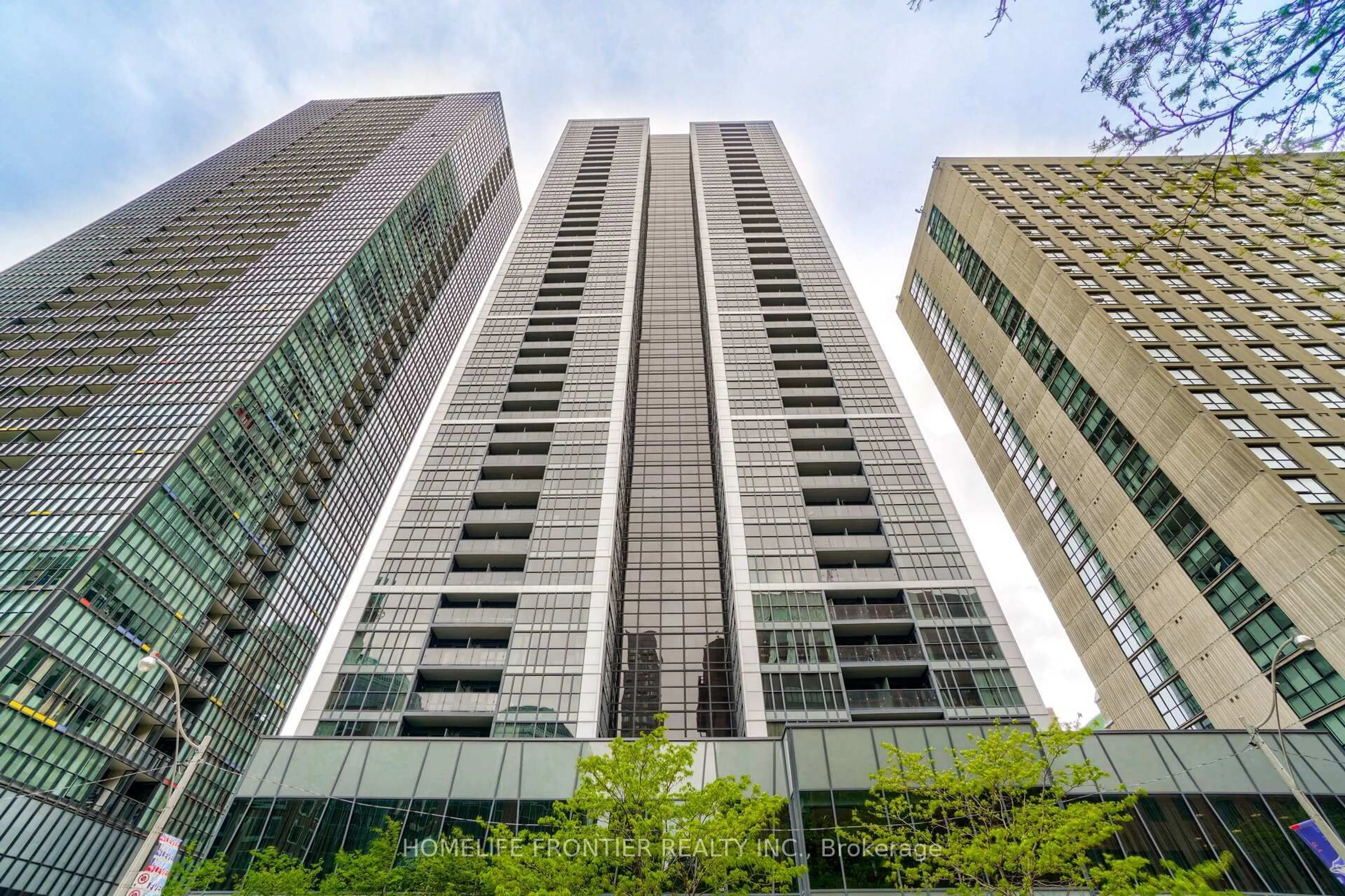 Indoor foyer for 28 Ted Rogers Way #1506, Toronto Ontario M4Y 2J4