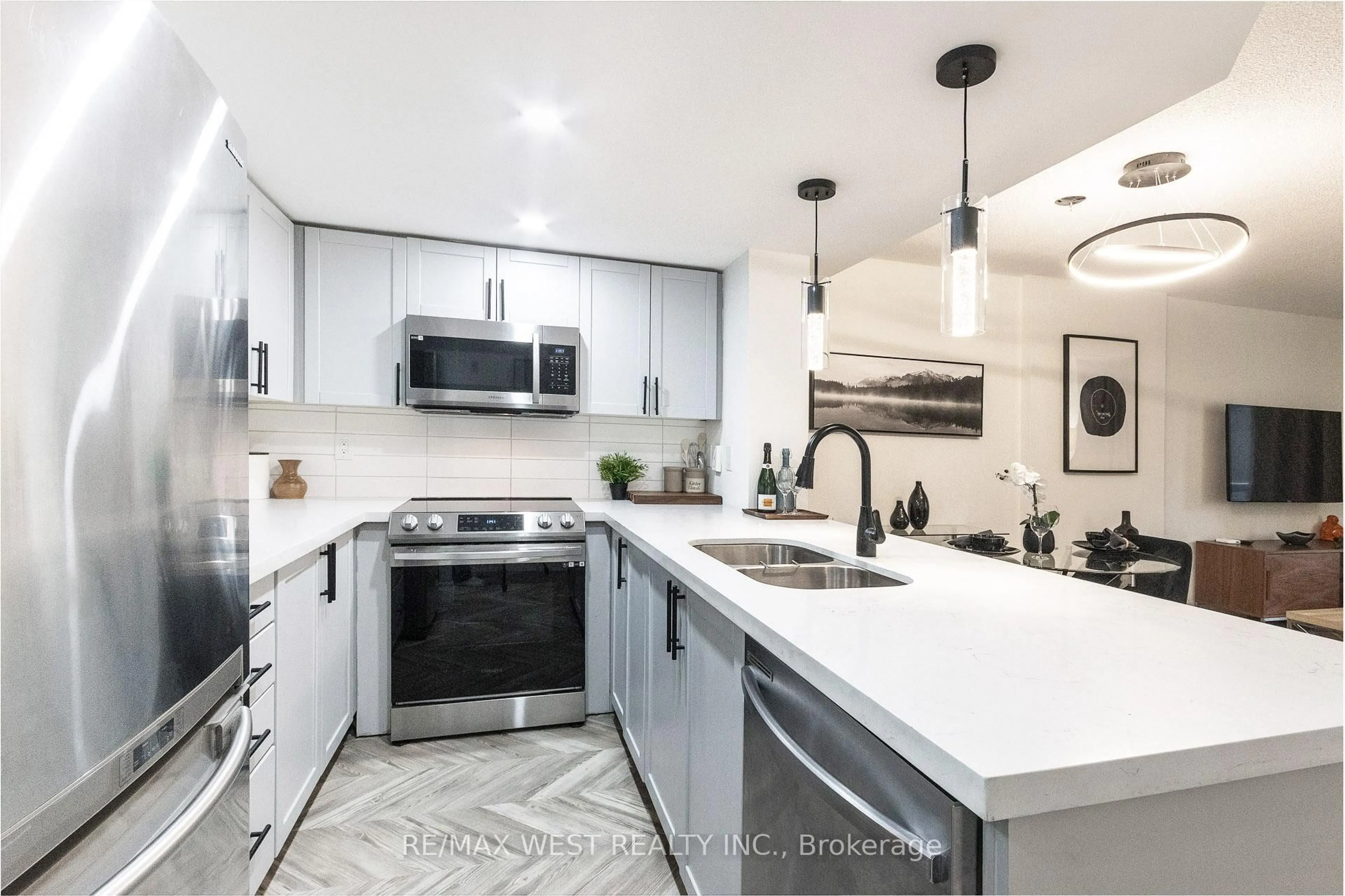 Contemporary kitchen, ceramic/tile floor for 330 Adelaide St #302, Toronto Ontario M5A 4S9