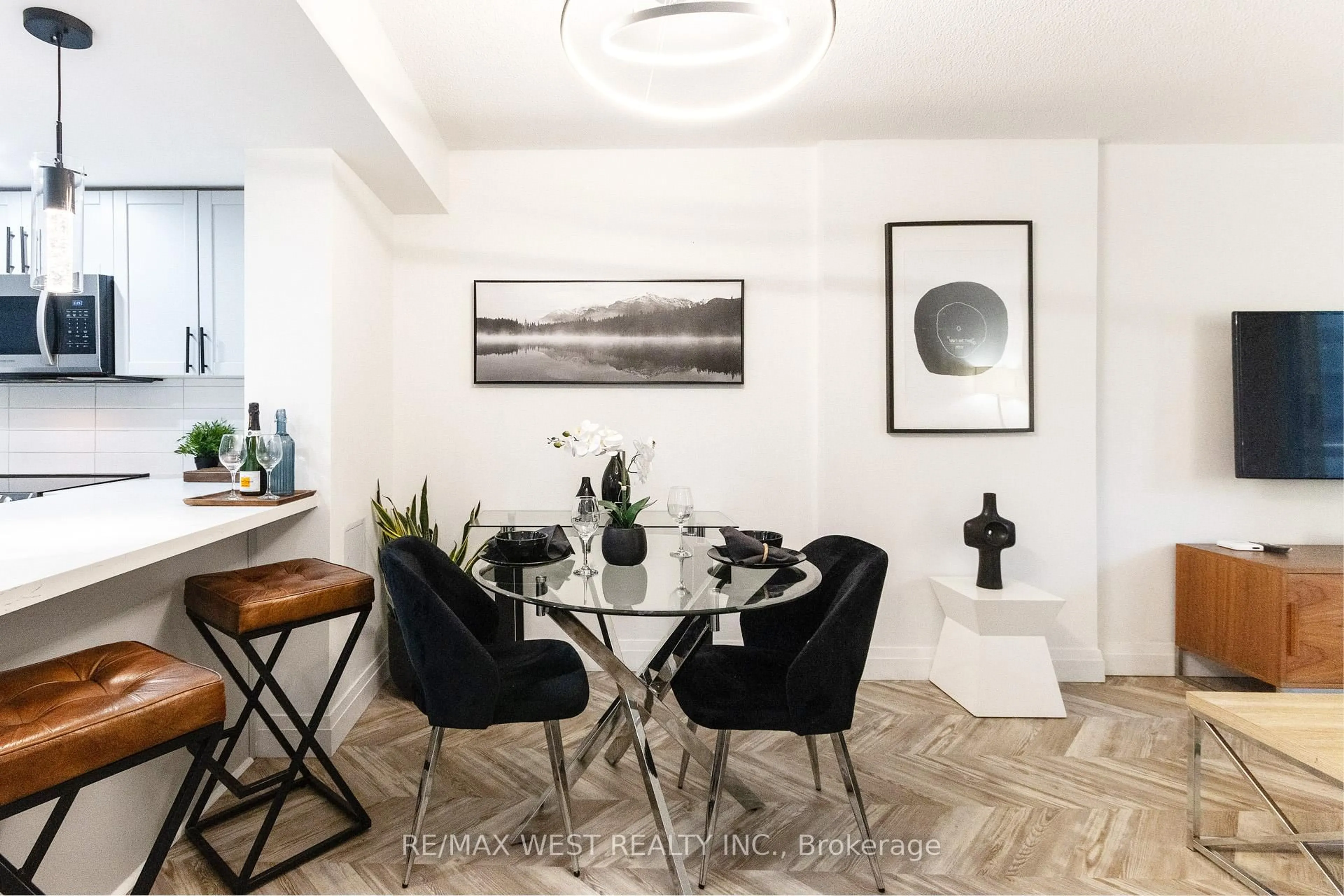 Dining room, unknown for 330 Adelaide St #302, Toronto Ontario M5A 4S9