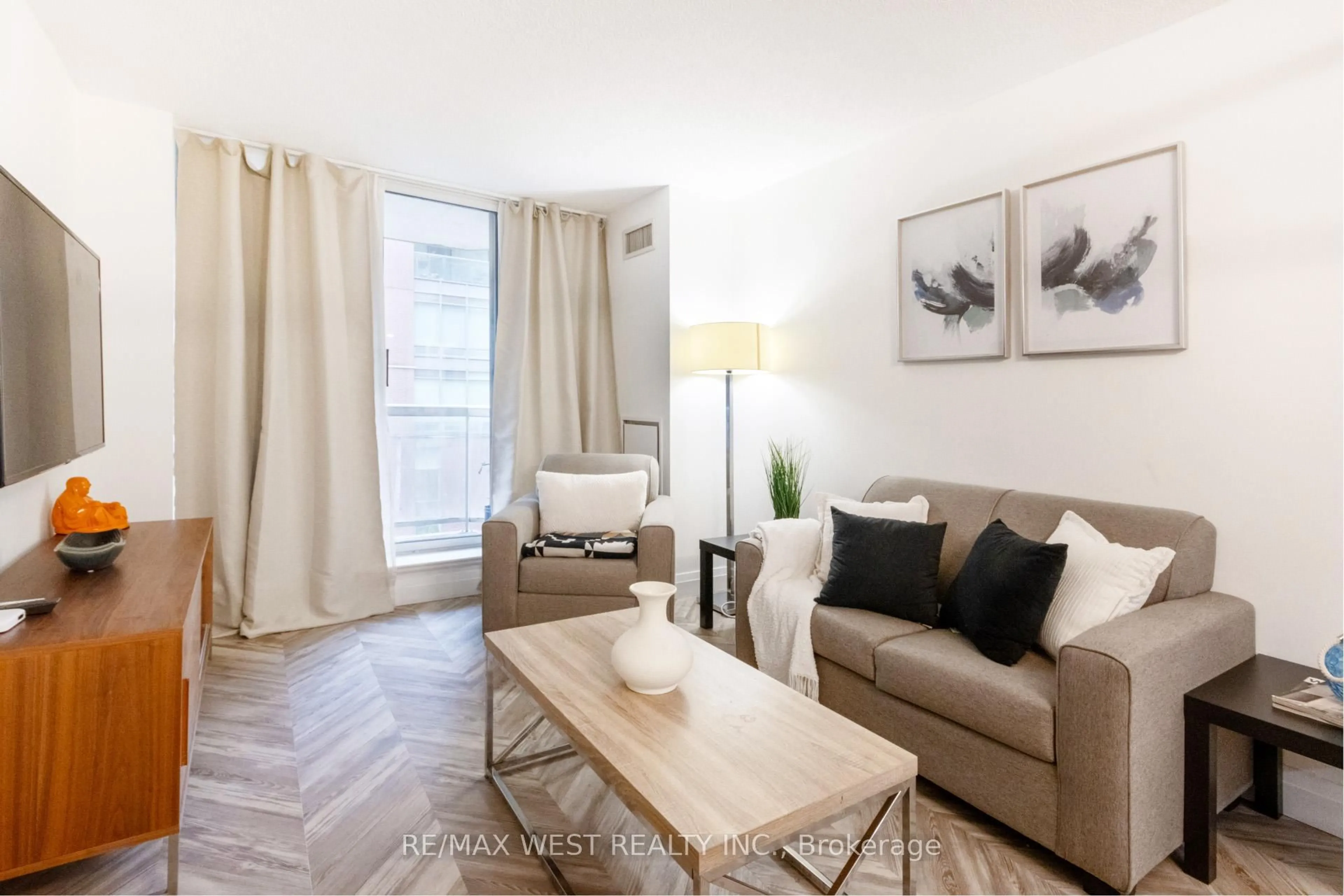 Living room with furniture, unknown for 330 Adelaide St #302, Toronto Ontario M5A 4S9