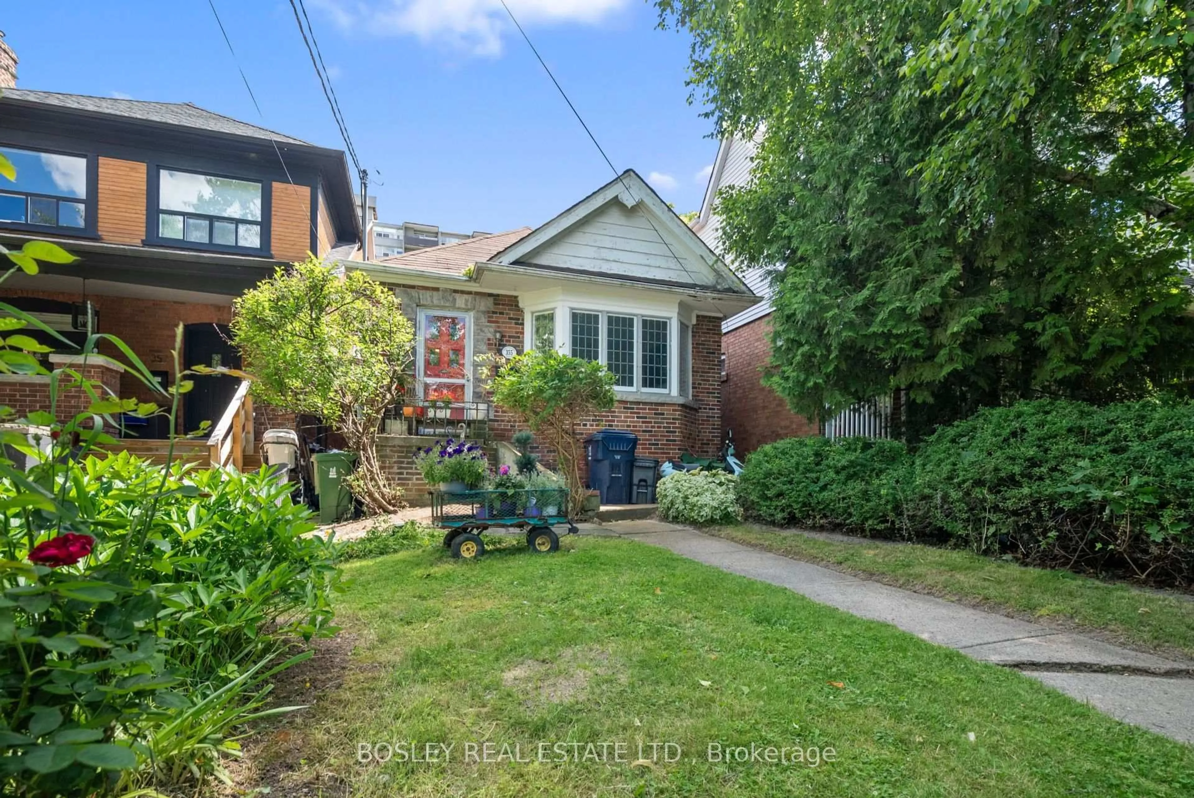 A pic from outside/outdoor area/front of a property/back of a property/a pic from drone, street for 355 Roehampton Ave, Toronto Ontario M4P 1S3