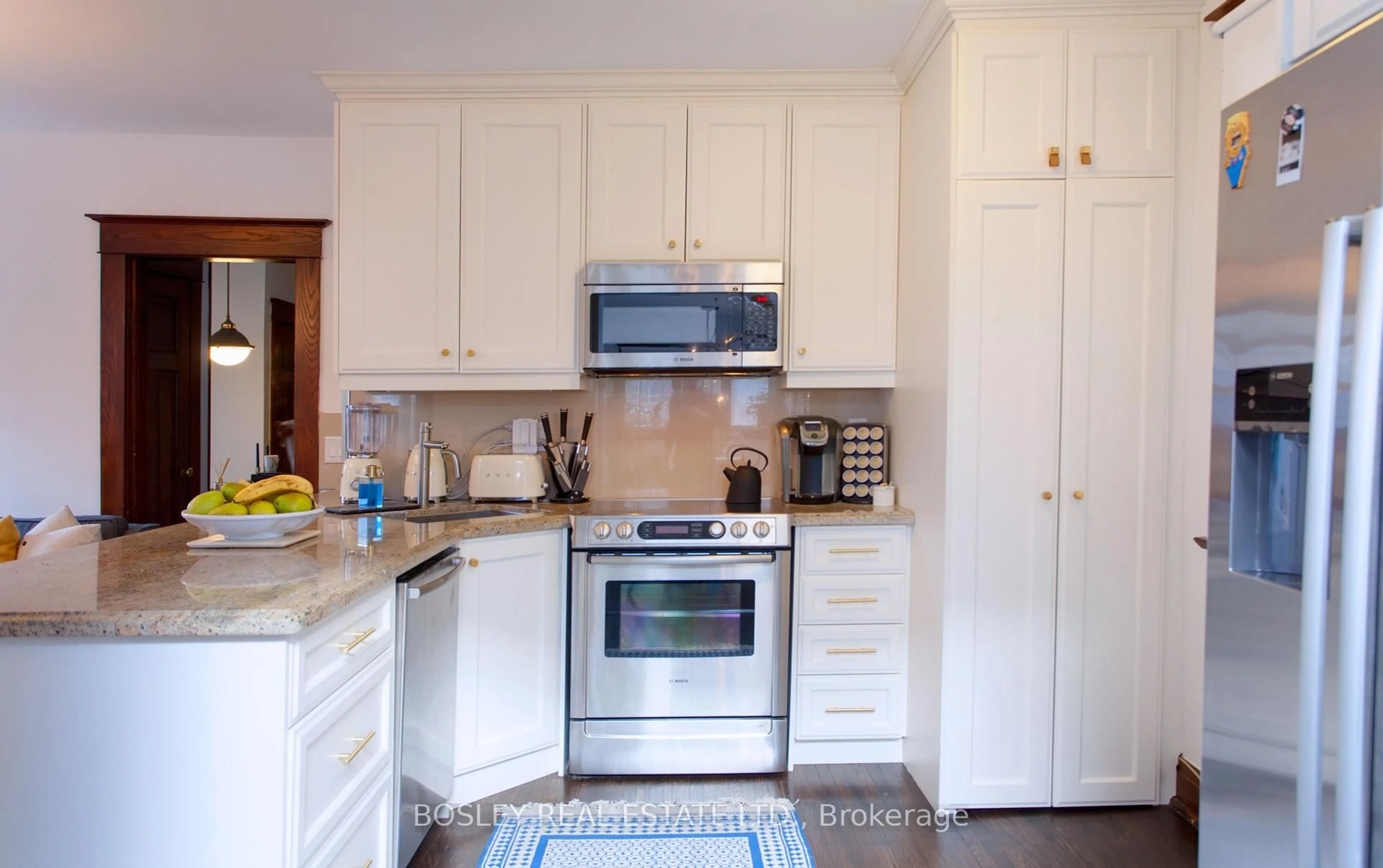 Standard kitchen, unknown for 357 Roehampton Ave, Toronto Ontario M4P 1S3