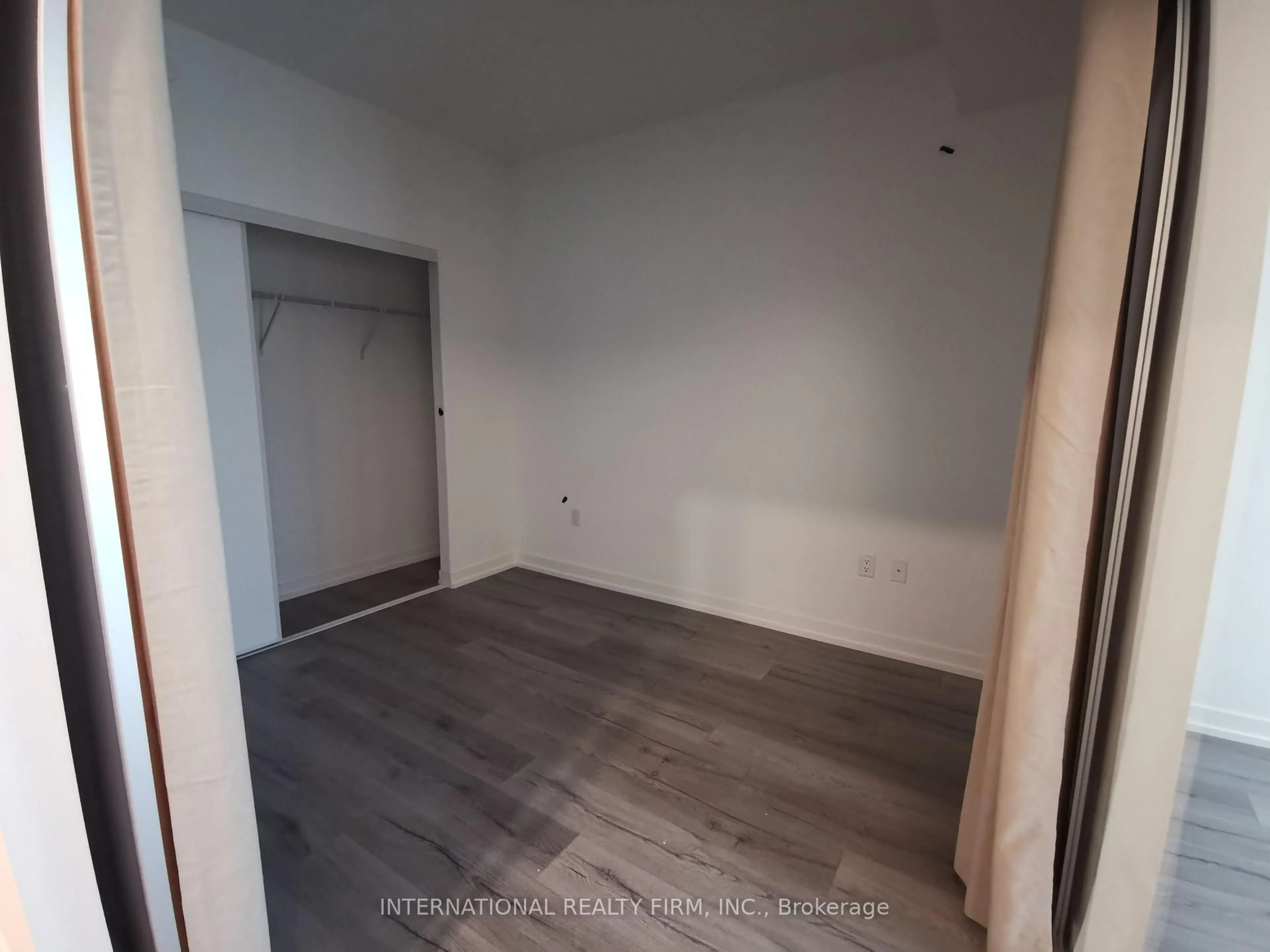 A pic of a room for 395 Bloor St #5101, Toronto Ontario M4W 0B4