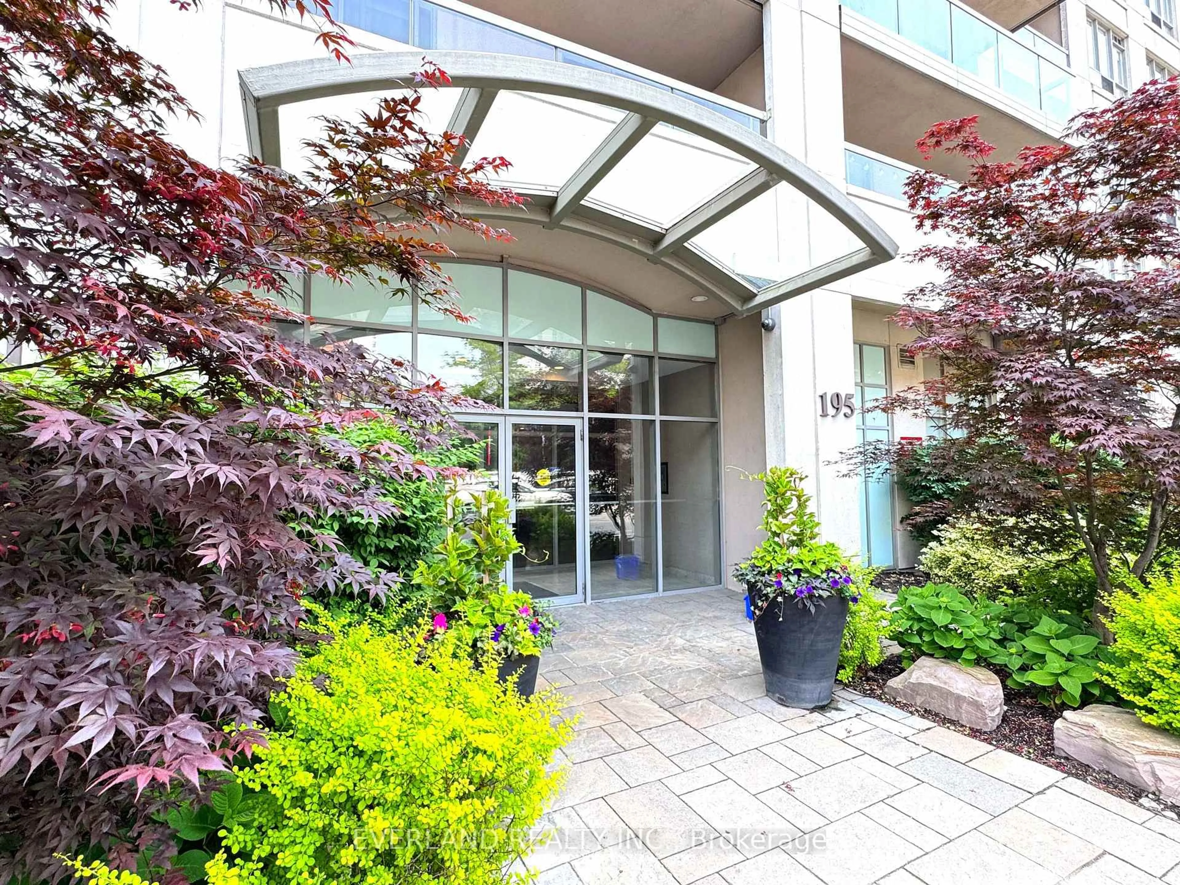 Indoor foyer for 195 Merton St #105, Toronto Ontario M4S 3H6