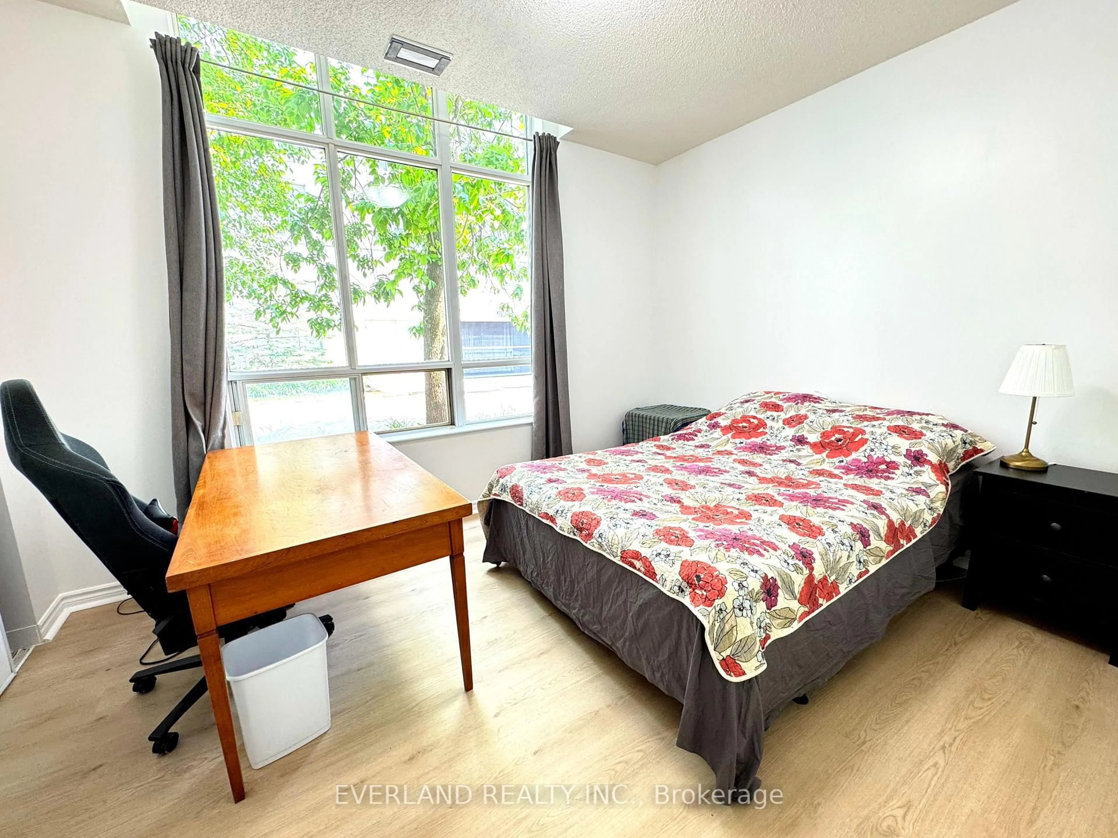 A pic of a room for 195 Merton St #105, Toronto Ontario M4S 3H6