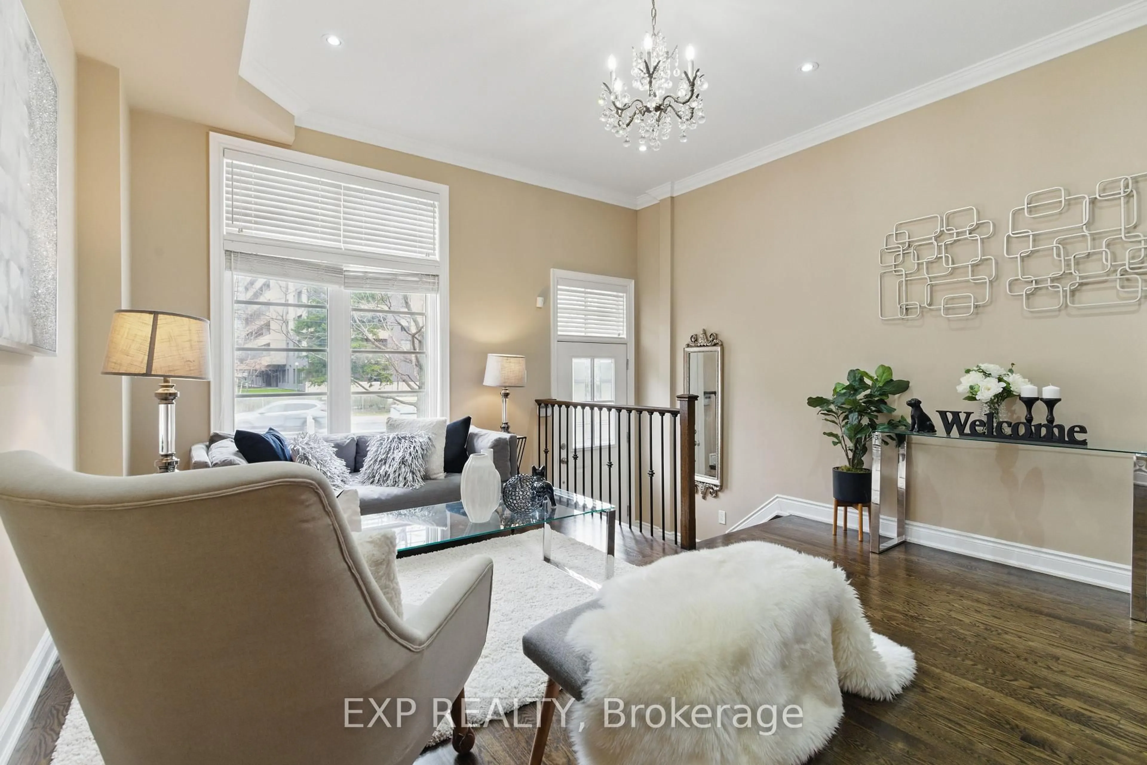 Living room with furniture, unknown for 4444 Bathurst St, Toronto Ontario M3H 3S2