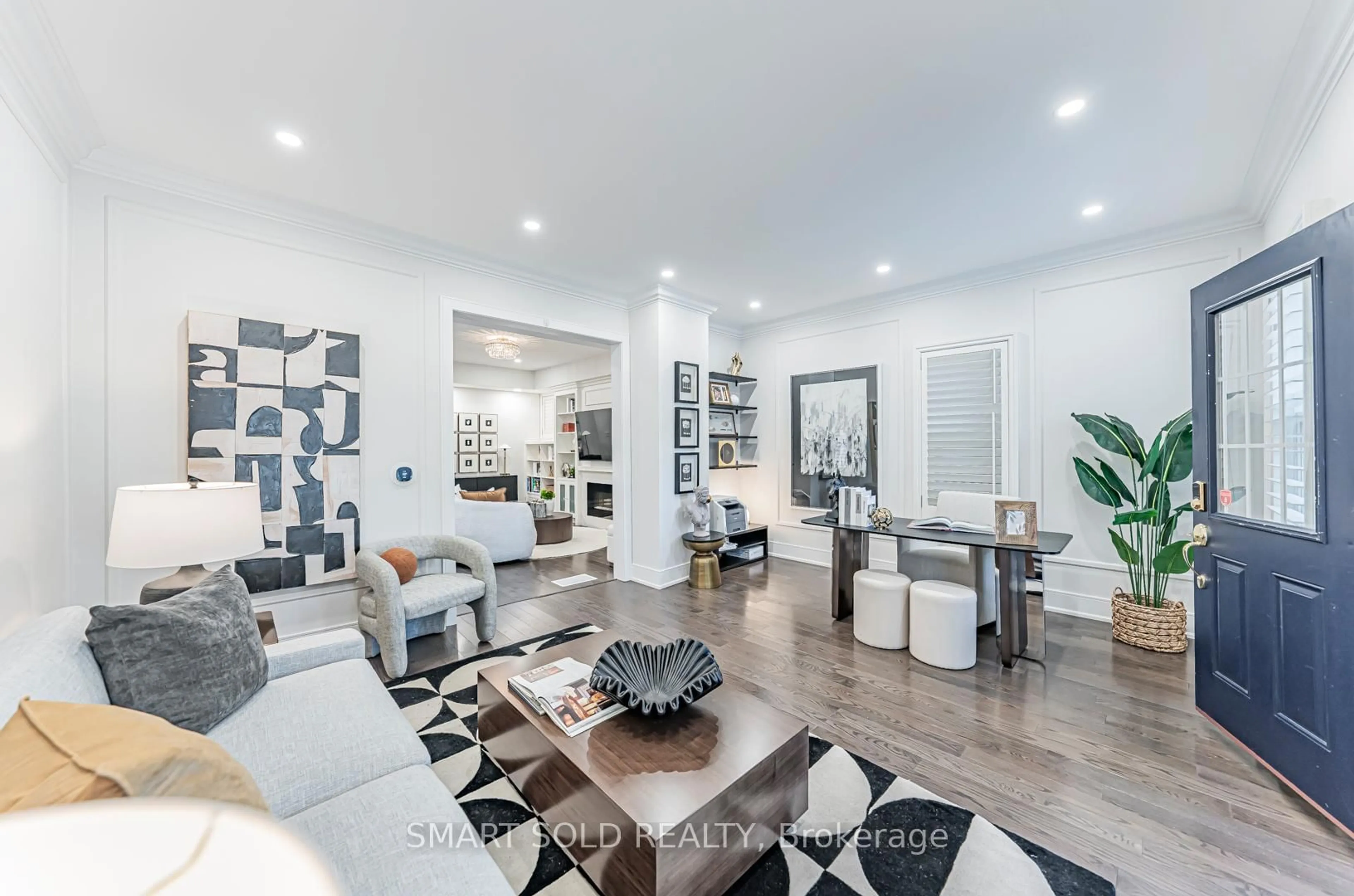 Living room with furniture, unknown for 245 Ranleigh Ave, Toronto Ontario M4N 1X3