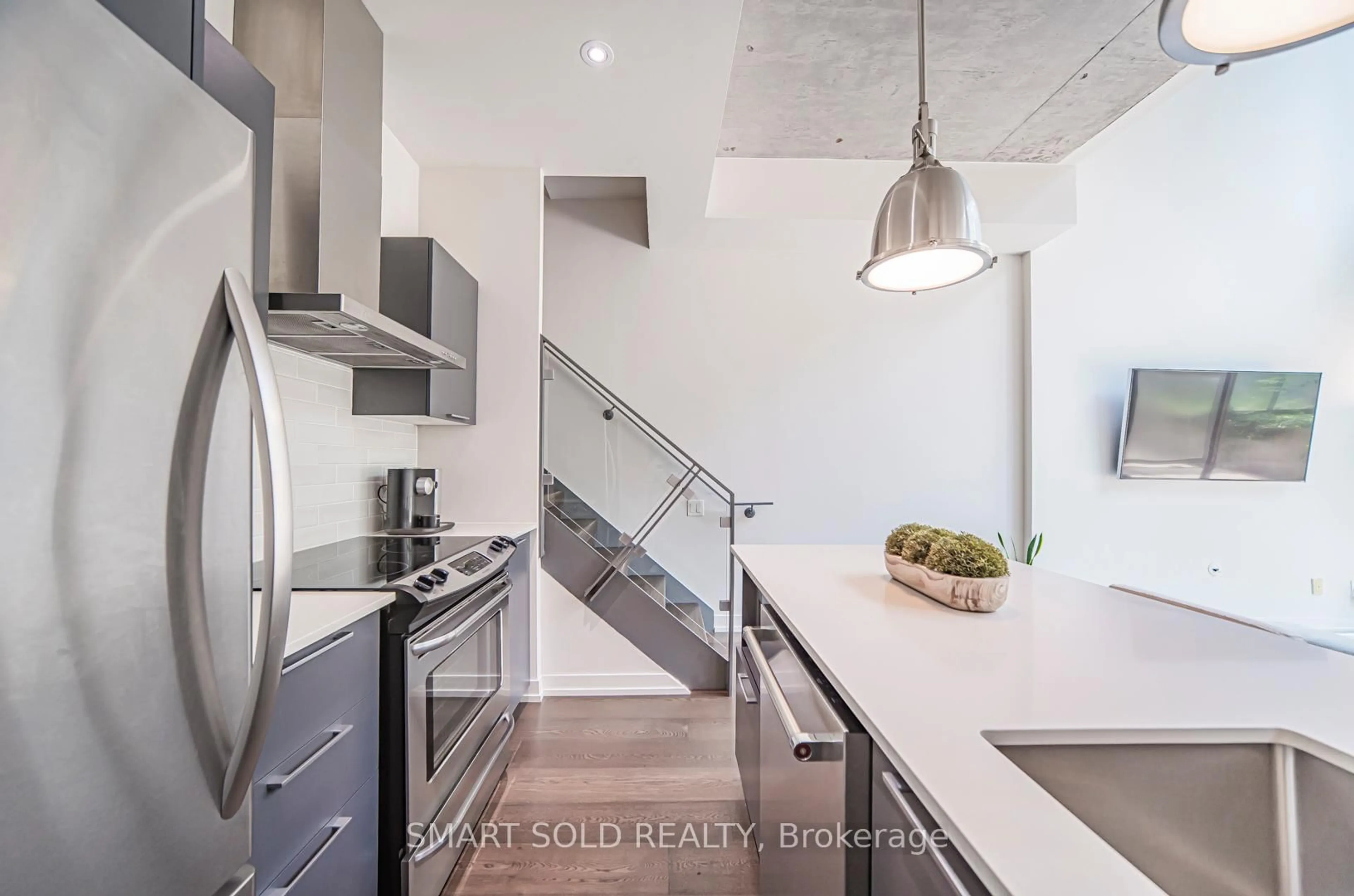 Contemporary kitchen, cement floor for 650 King St #106, Toronto Ontario M5V 0H6
