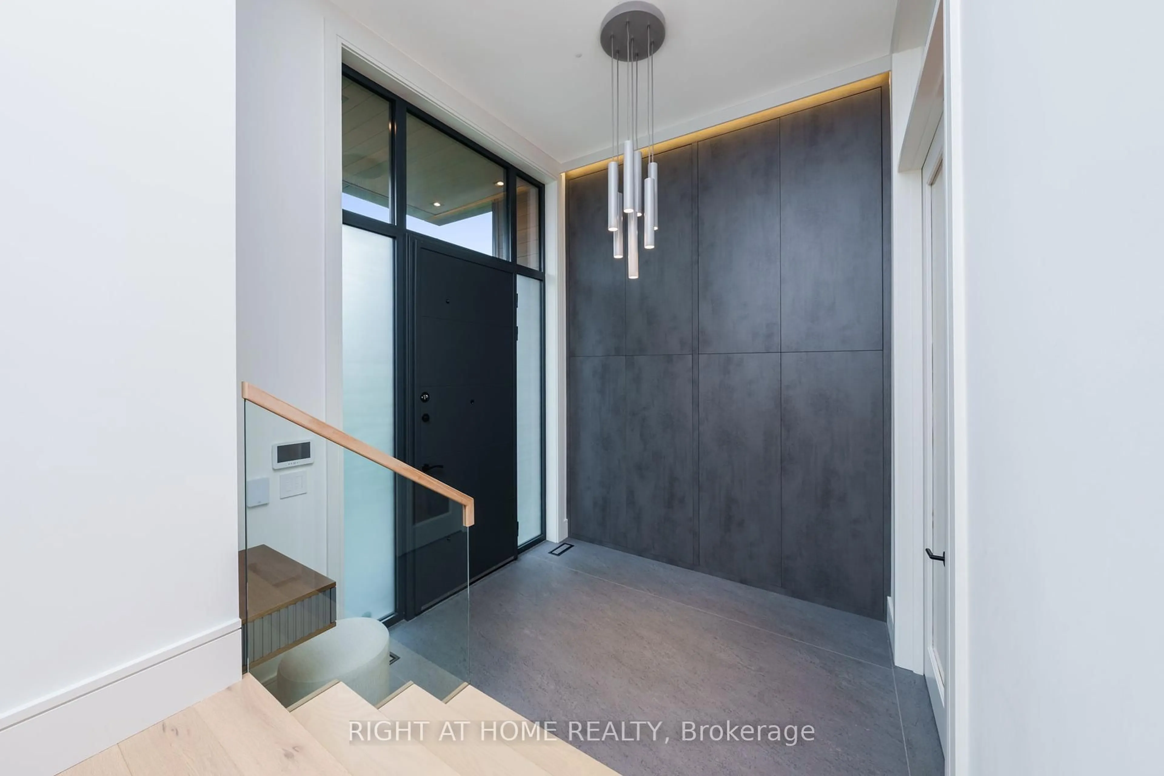 Indoor entryway for 18 Divadale Dr, Toronto Ontario M4G 2N9