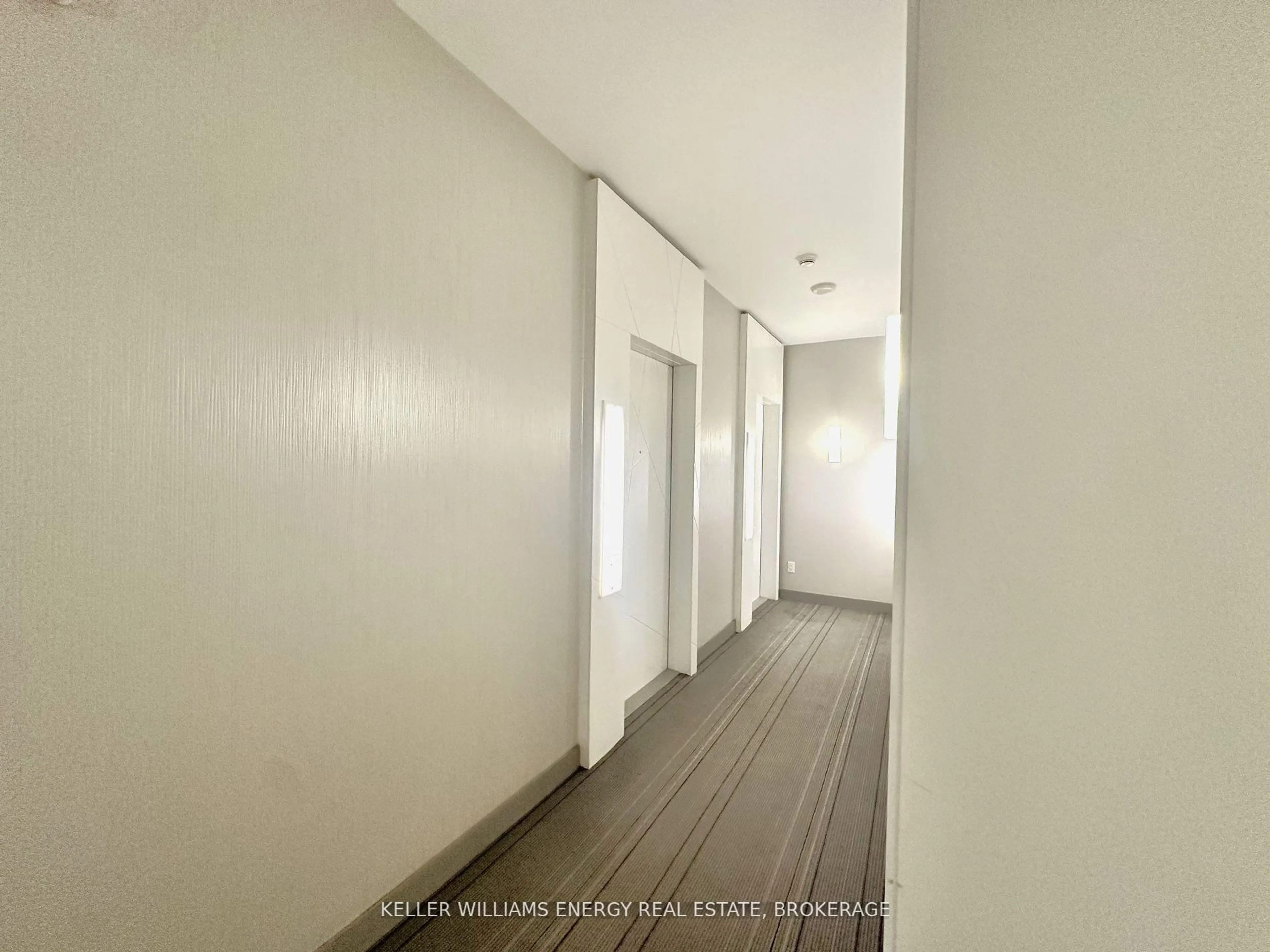 Indoor foyer for 12 York St #1409, Toronto Ontario M5J 0A9