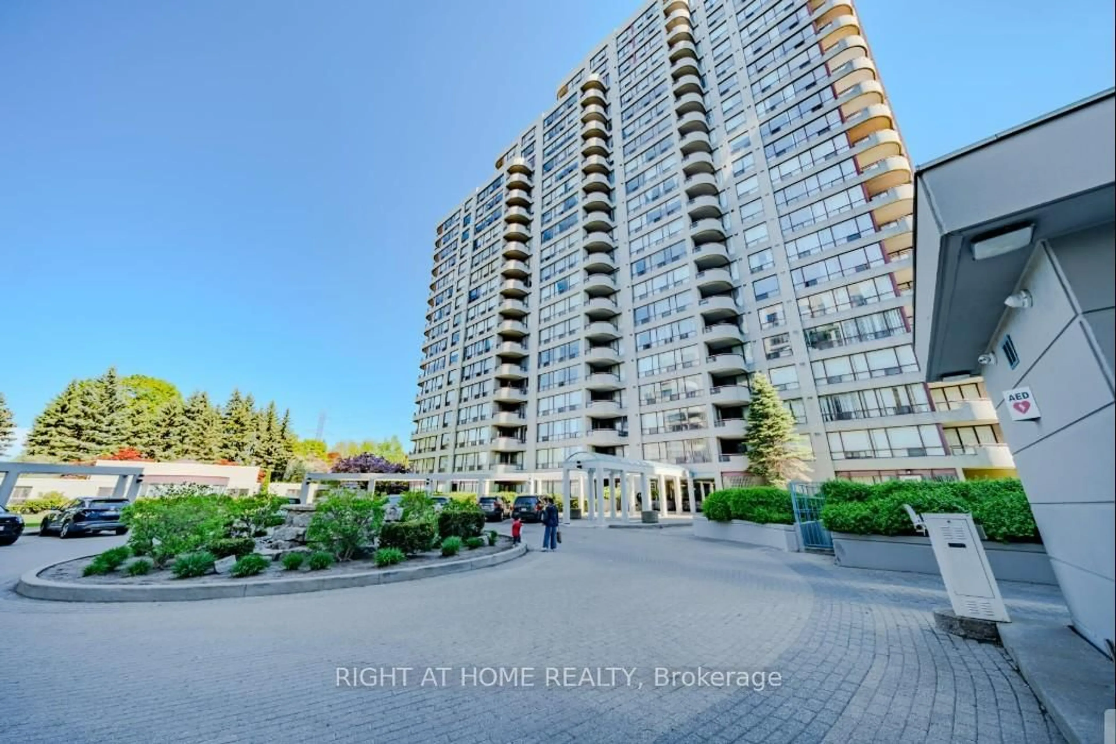 A pic from outside/outdoor area/front of a property/back of a property/a pic from drone, water/lake/river/ocean view for 5765 Yonge St #PH504, Toronto Ontario M2M 4H9