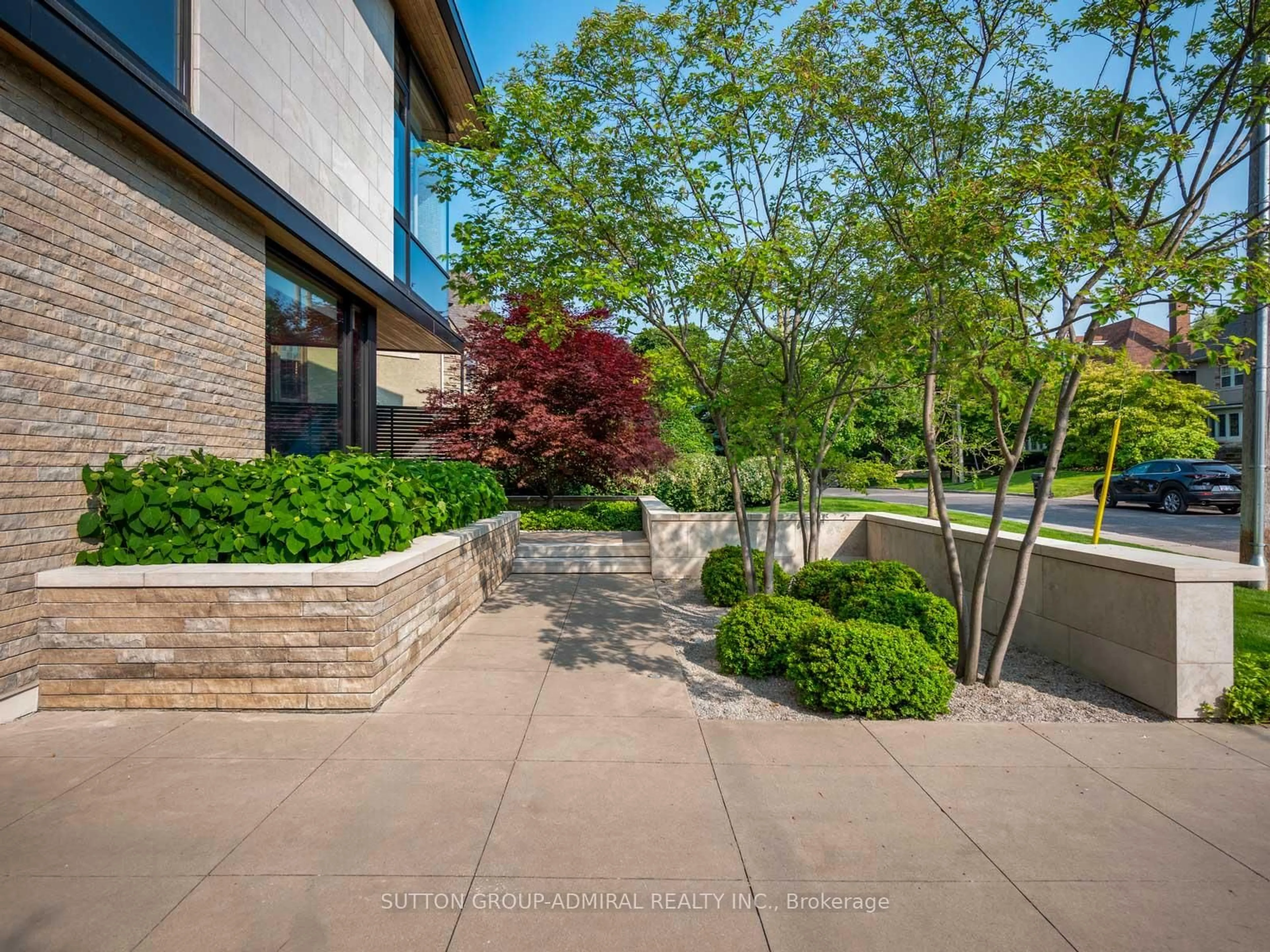 Patio, street for 43 Hillholm Rd, Toronto Ontario M5P 1M4