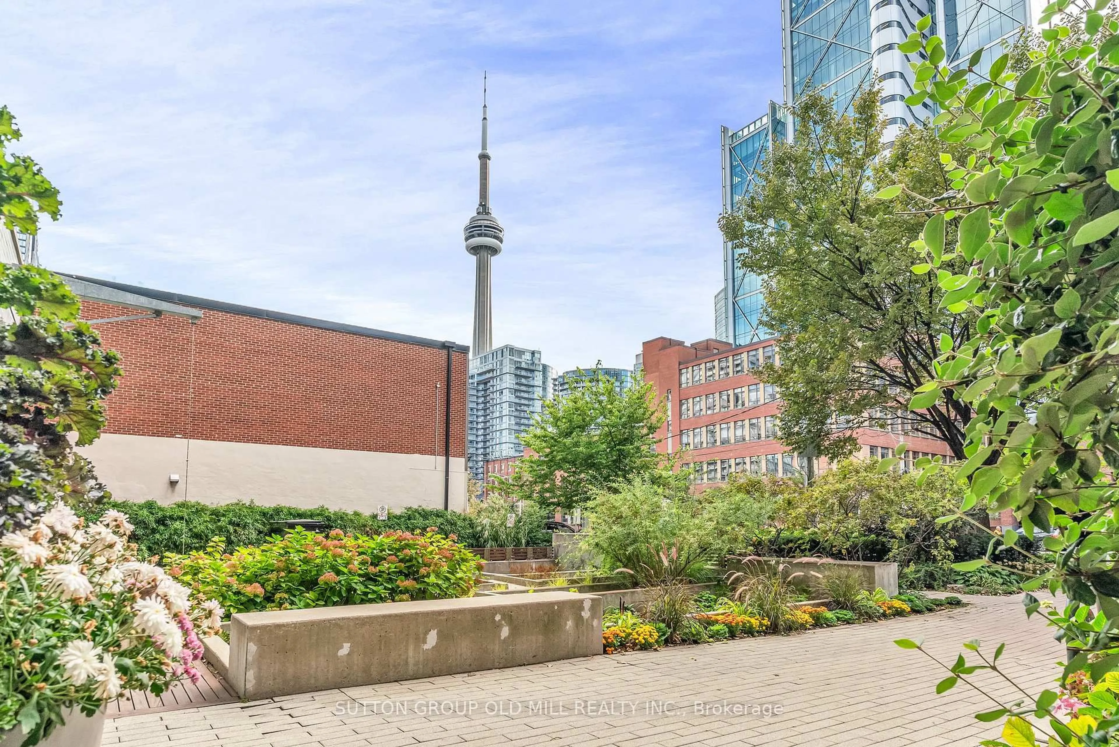 Patio, street for 400 Wellington St #807, Toronto Ontario M5J 2N7