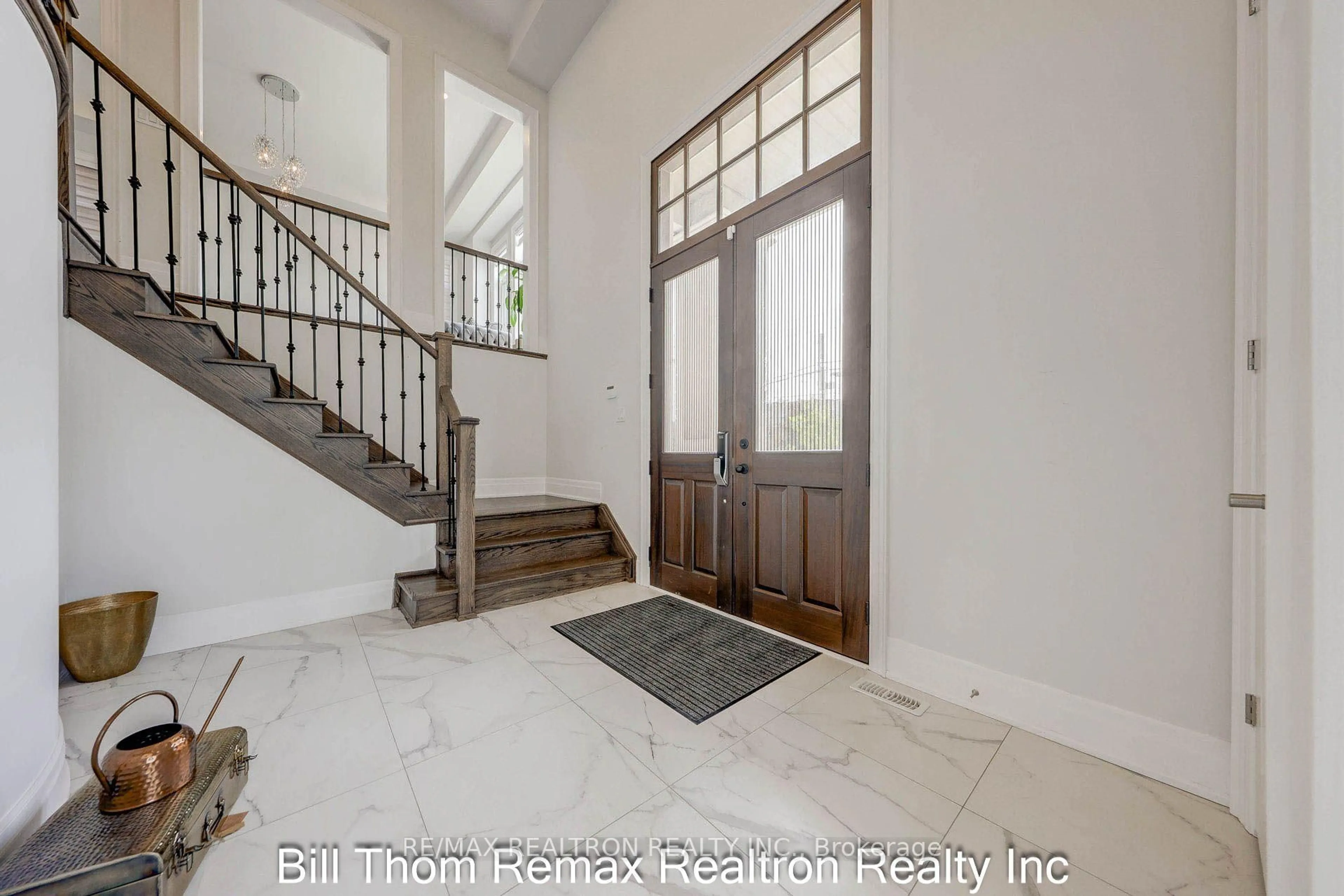 Indoor entryway for 168 Cummer Ave, Toronto Ontario M2M 2E7