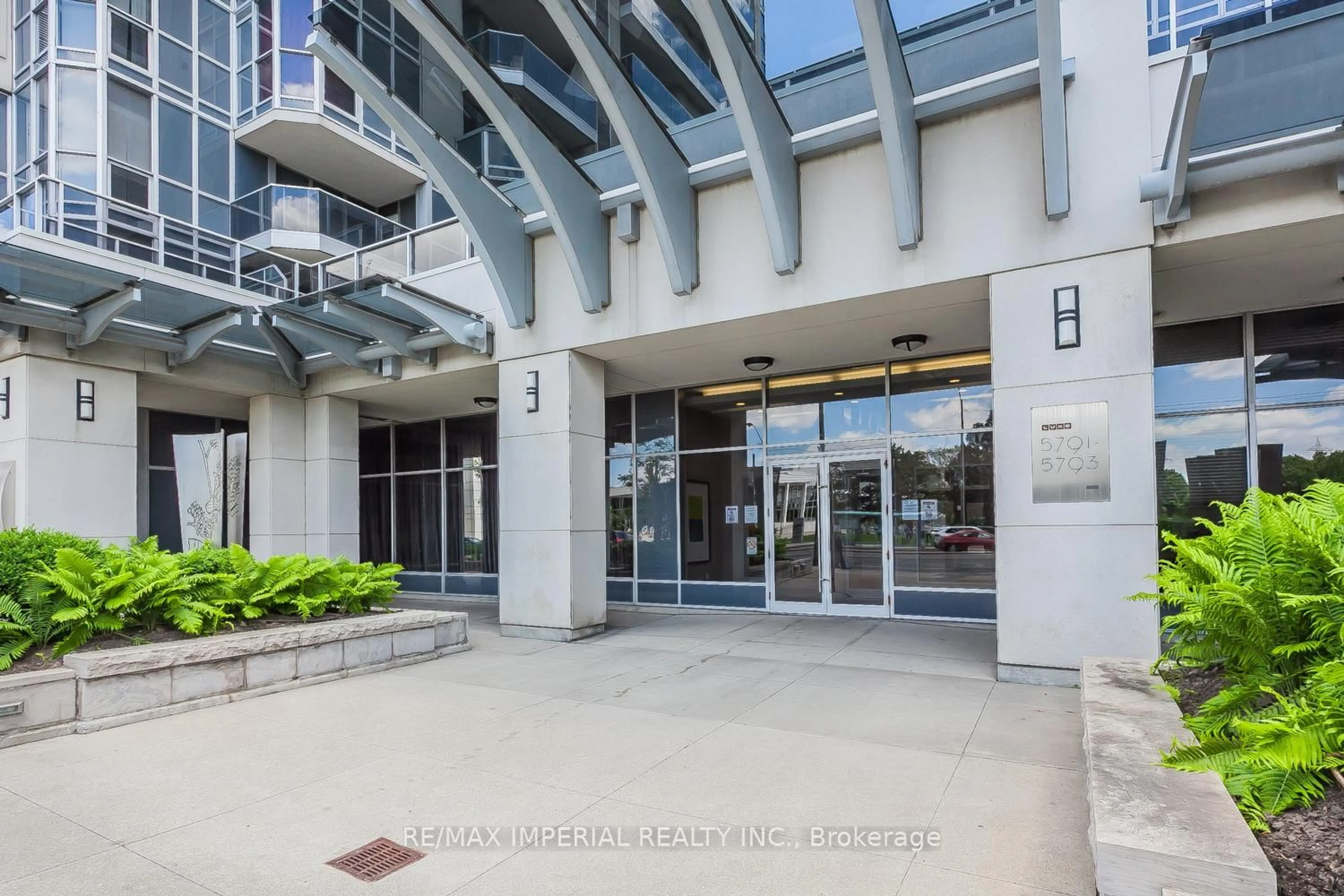 Indoor foyer for 5793 Yonge St #2006, Toronto Ontario M2M 0A9