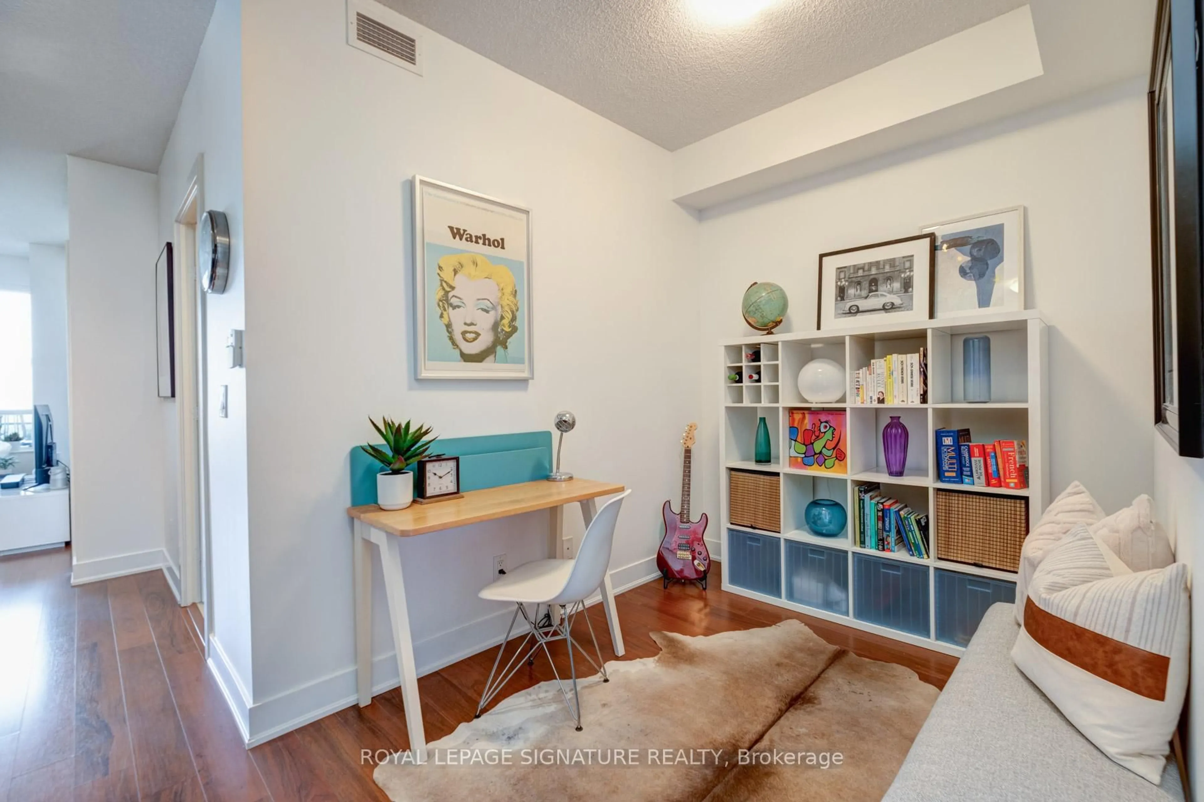 A pic of a room for 28 Linden St #1003, Toronto Ontario M4Y 0A4