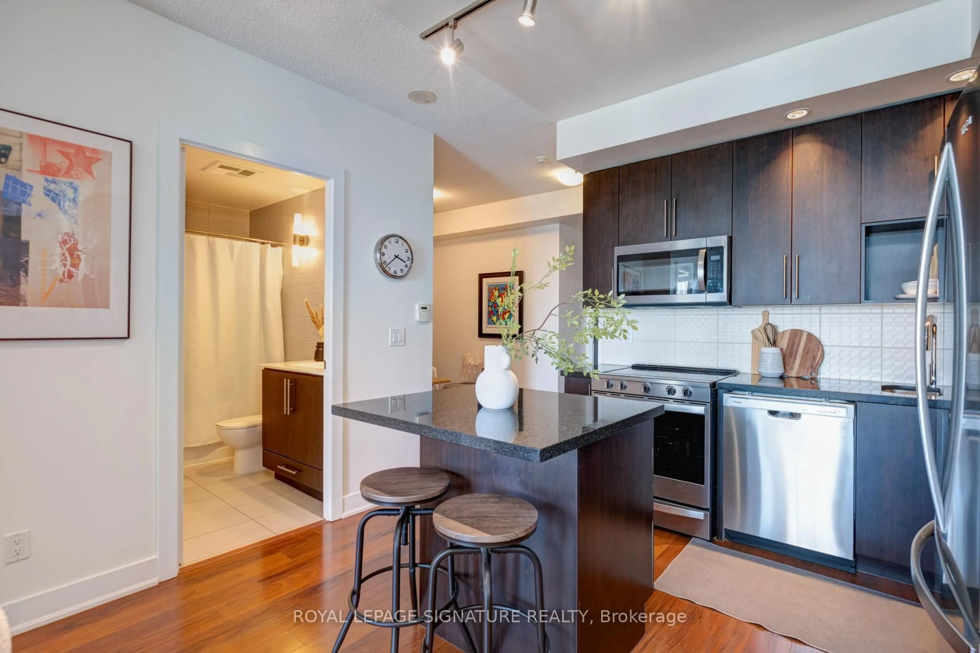 Open concept kitchen, unknown for 28 Linden St #1003, Toronto Ontario M4Y 0A4