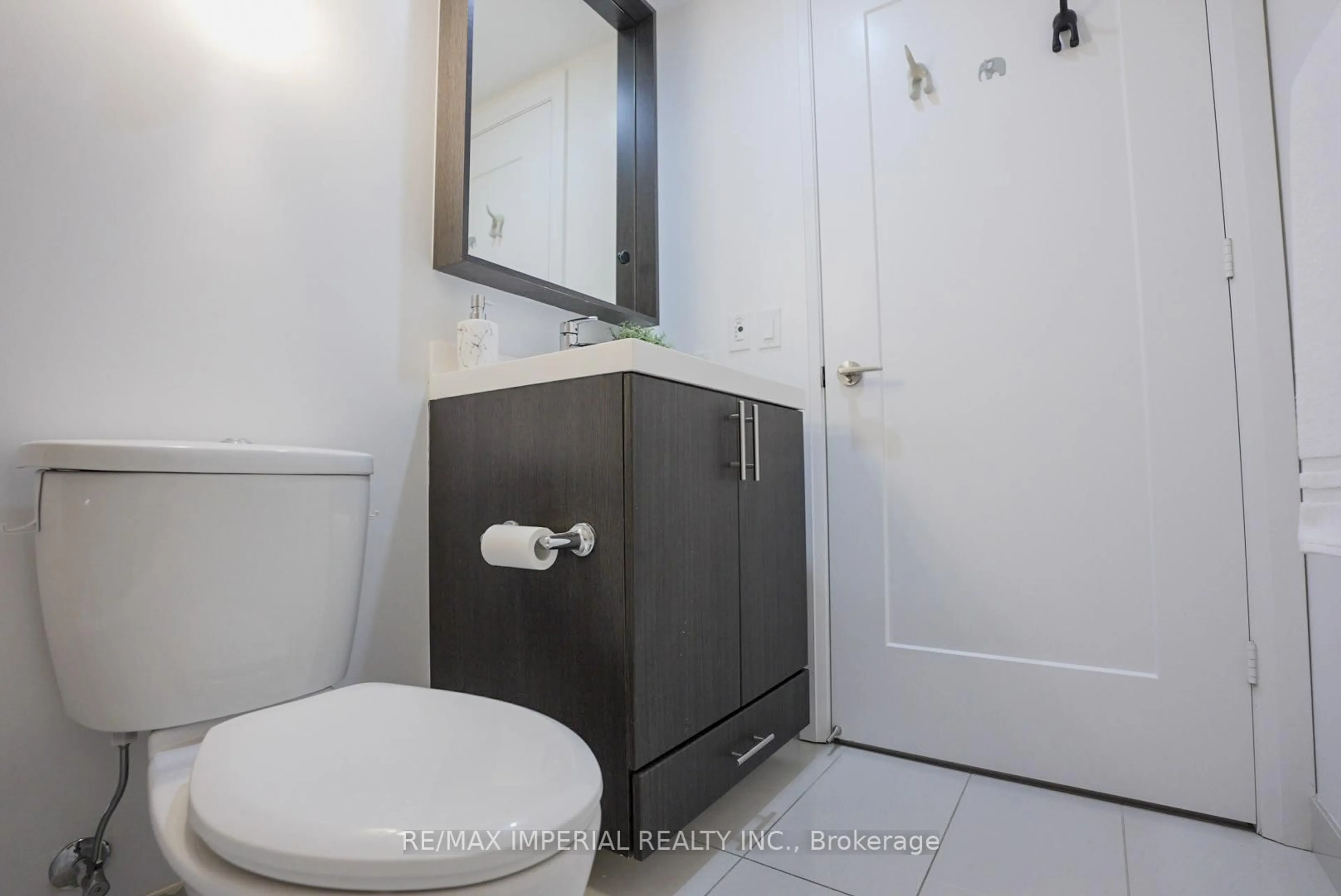 Standard bathroom, unknown for 18 Graydon Hall Dr #2303, Toronto Ontario M3A 2Z9