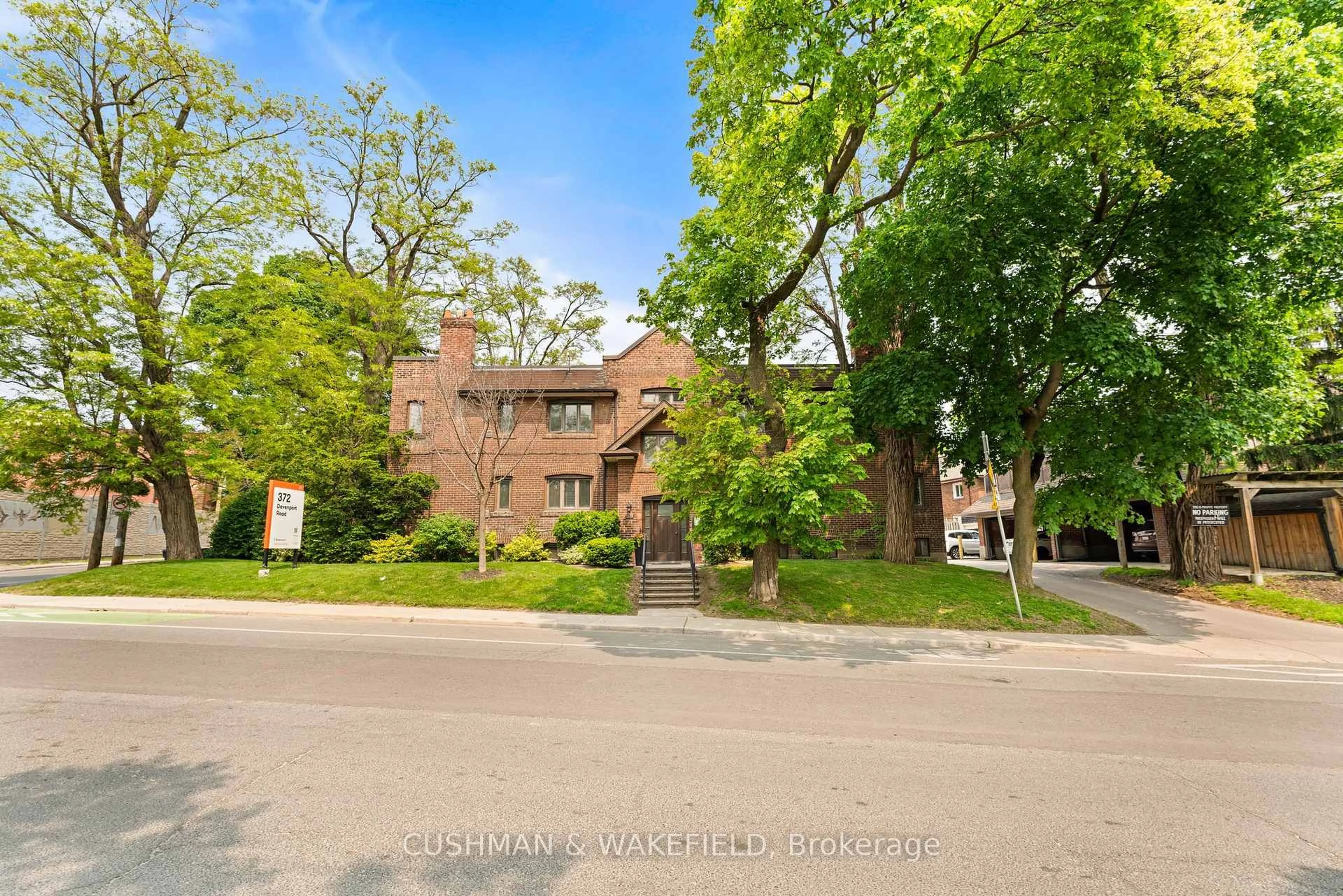 Unknown for 372 Davenport Rd, Toronto Ontario M4V 1B4