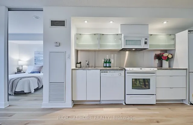 Additional image 11 of 4K Spadina Ave Unit 323