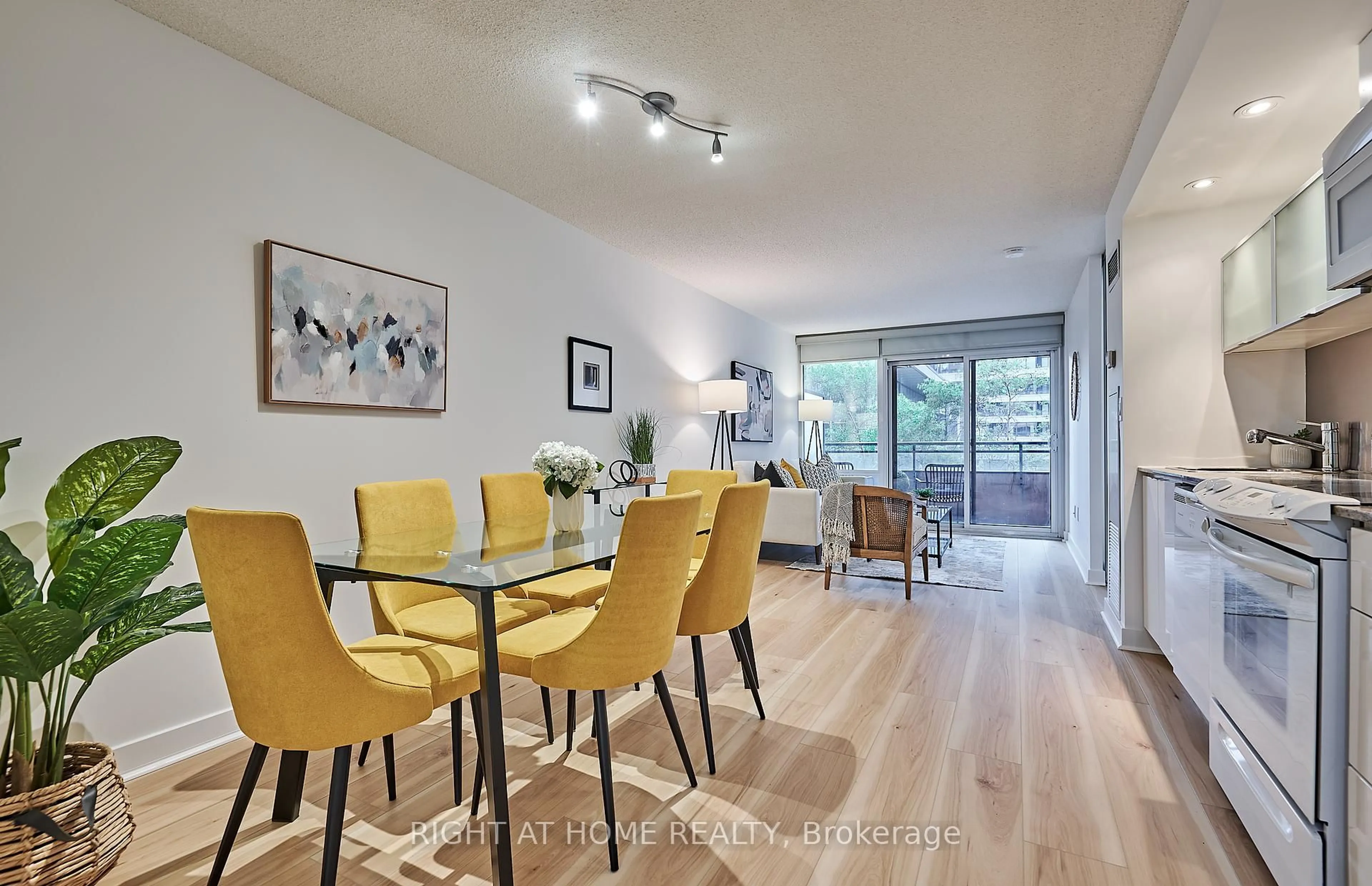 Dining room, wood/laminate floor for 4K Spadina Ave #323, Toronto Ontario M5V 3Y9