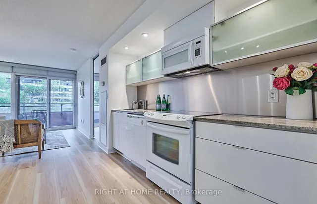 Additional image 18 of 4K Spadina Ave Unit 323