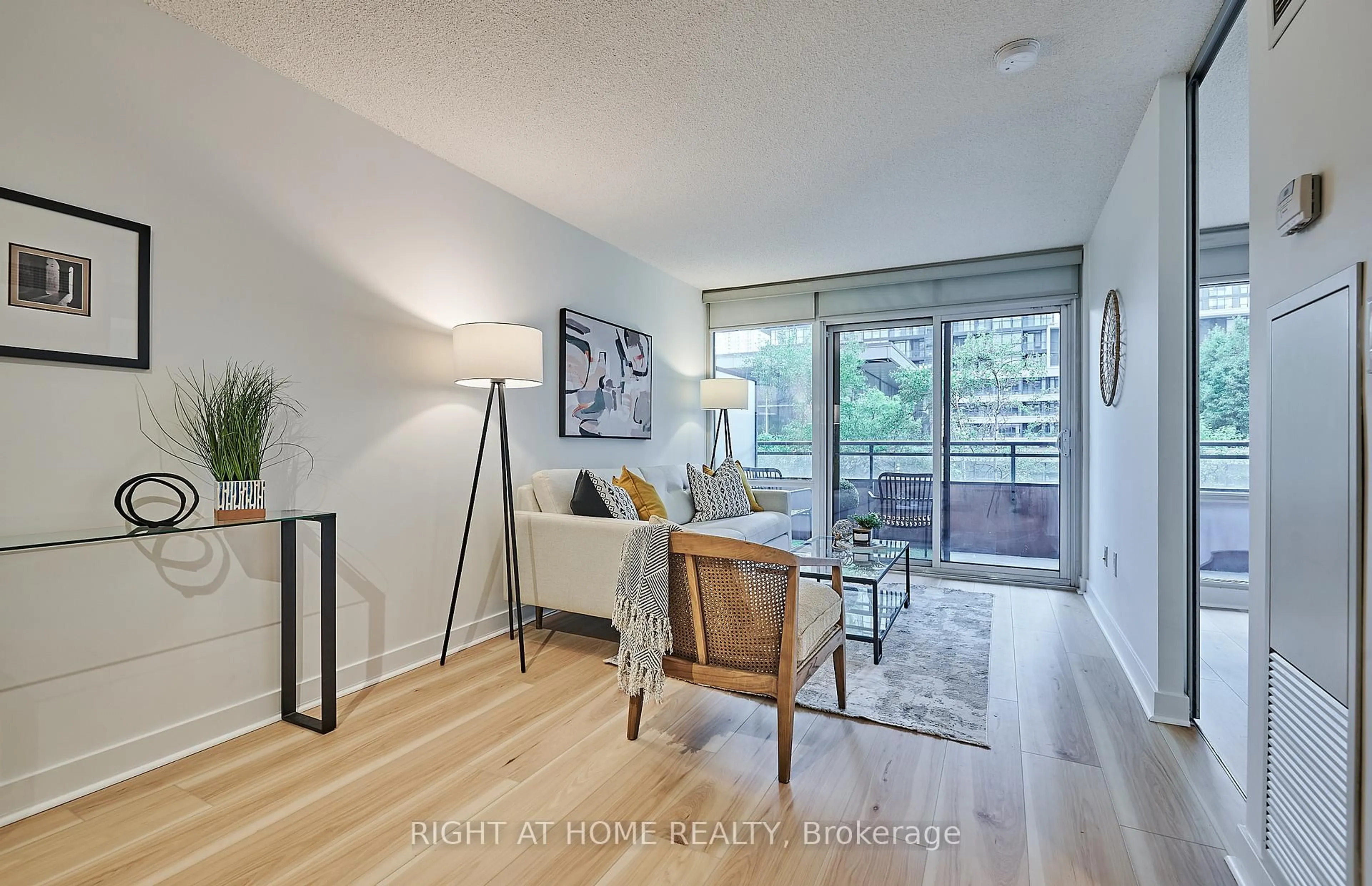 Unknown for 4K Spadina Ave #323, Toronto Ontario M5V 3Y9