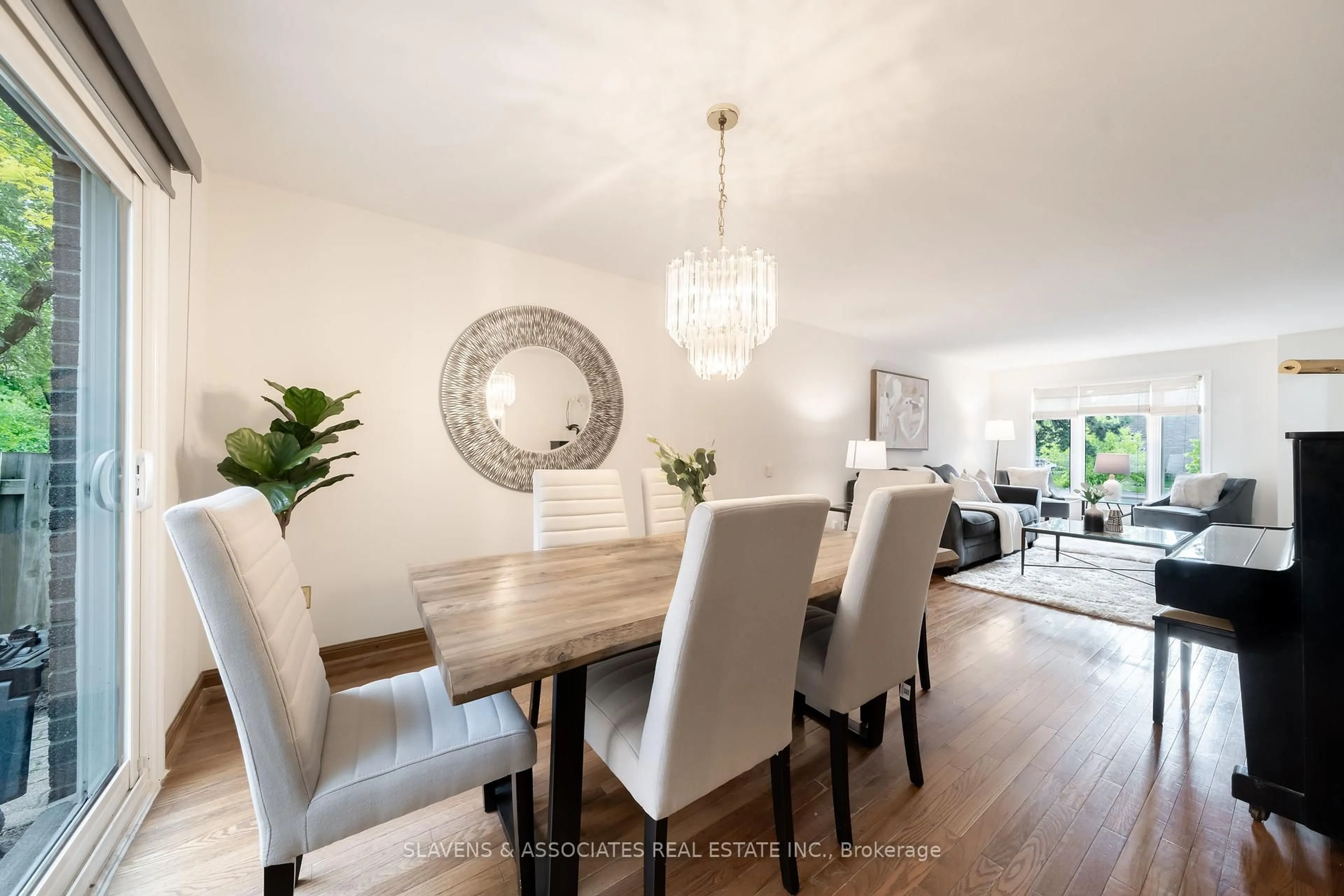 Dining room, wood/laminate floor for 132 Stillwater Cres, Toronto Ontario M2R 3S2