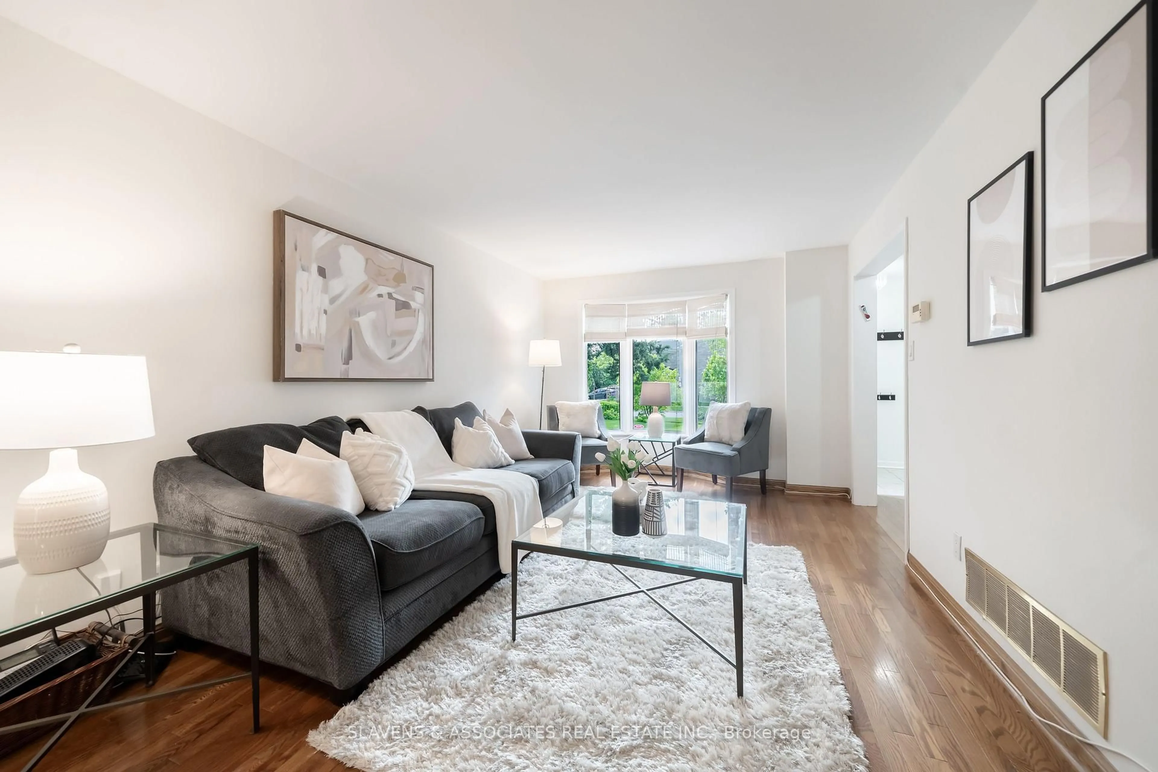 Living room with furniture, unknown for 132 Stillwater Cres, Toronto Ontario M2R 3S2