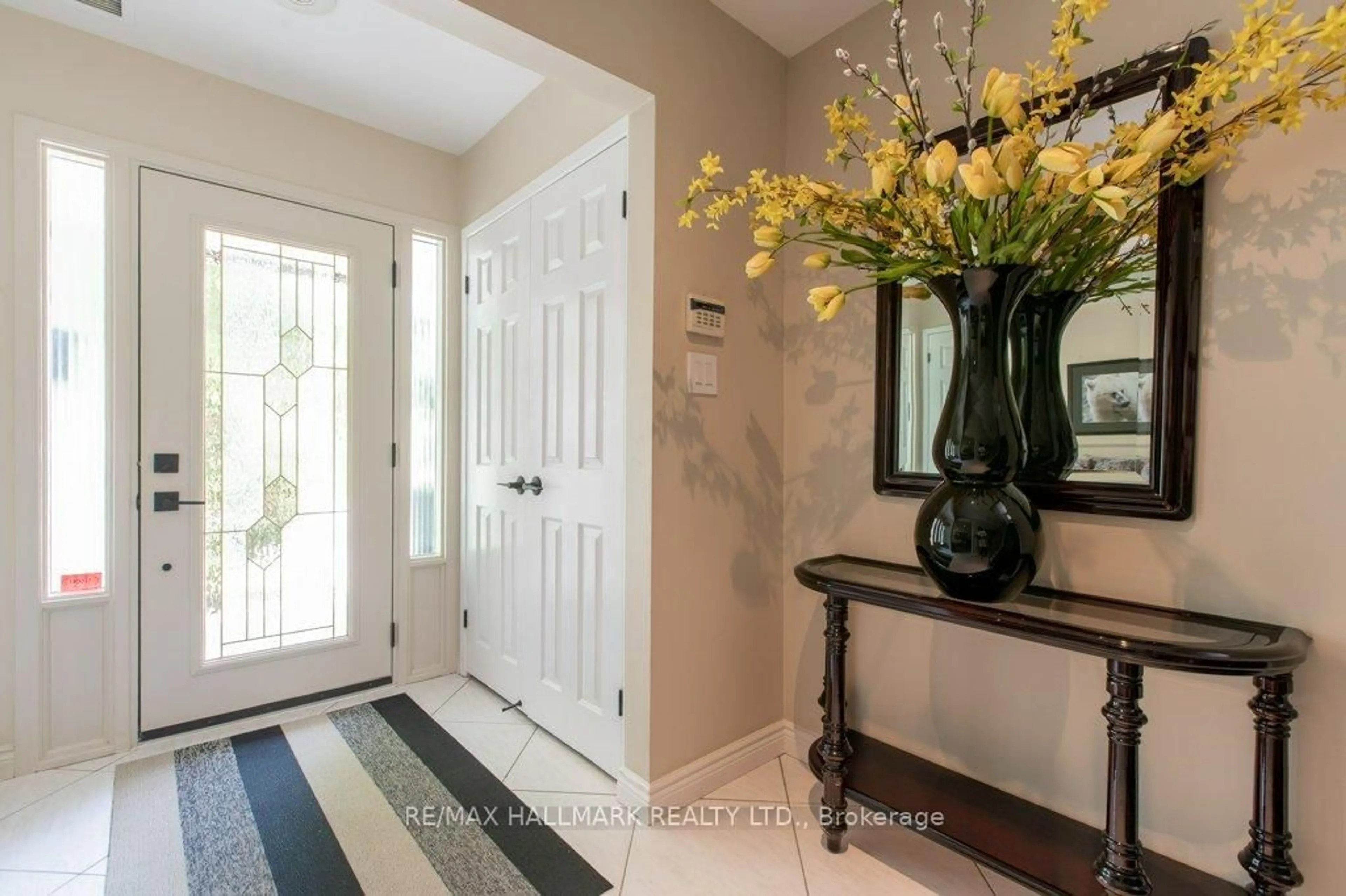 Indoor entryway for 6 Tumbleweed Rd, Toronto Ontario M2J 2N3
