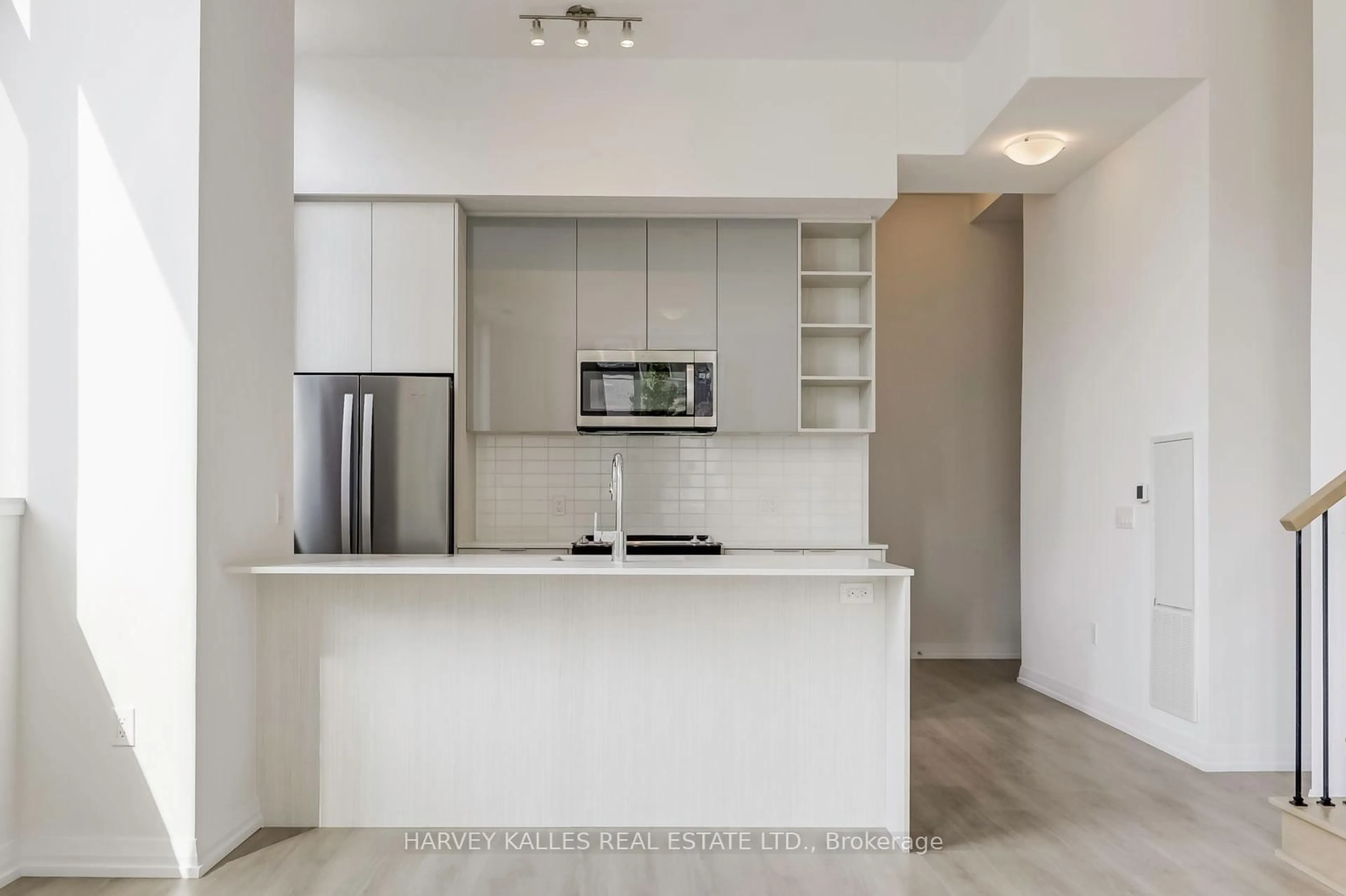 Standard kitchen, unknown for 25 Holly St #107, Toronto Ontario M4S 0E3
