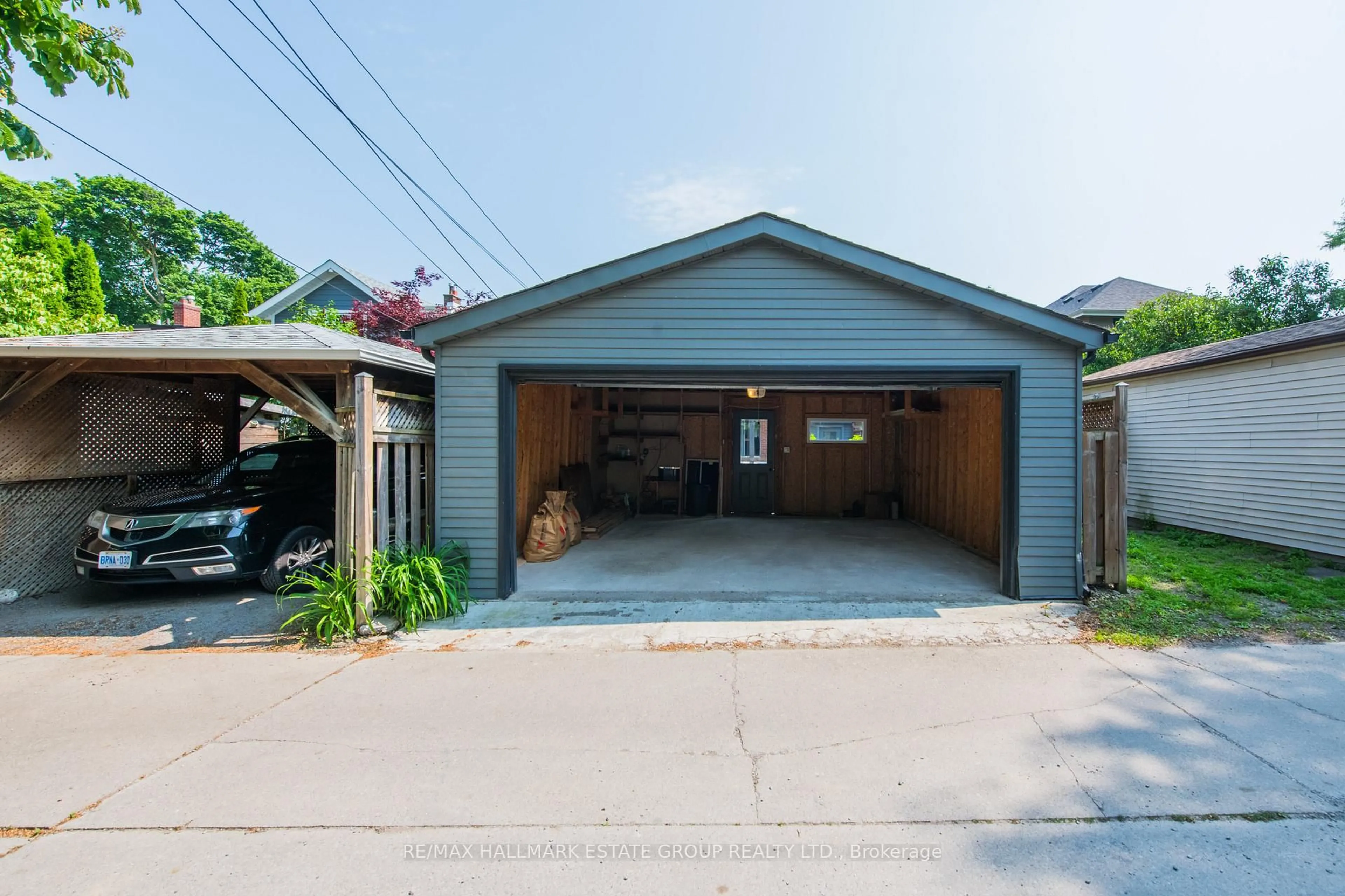 Indoor garage for 132 Douglas Ave, Toronto Ontario M5M 1G6