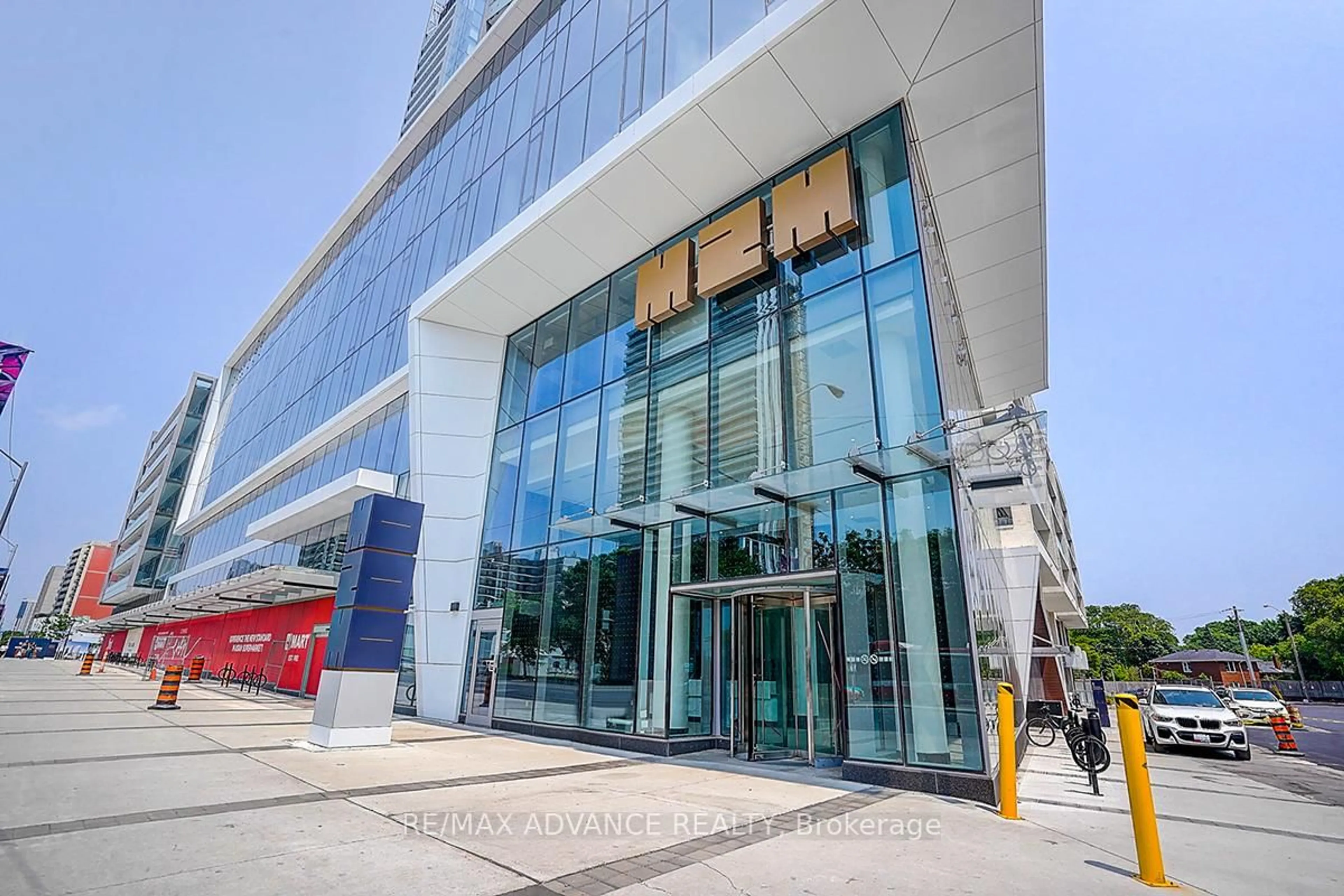 Indoor foyer for 7 Golden Lion Hts #N906, Toronto Ontario M2M 0C1