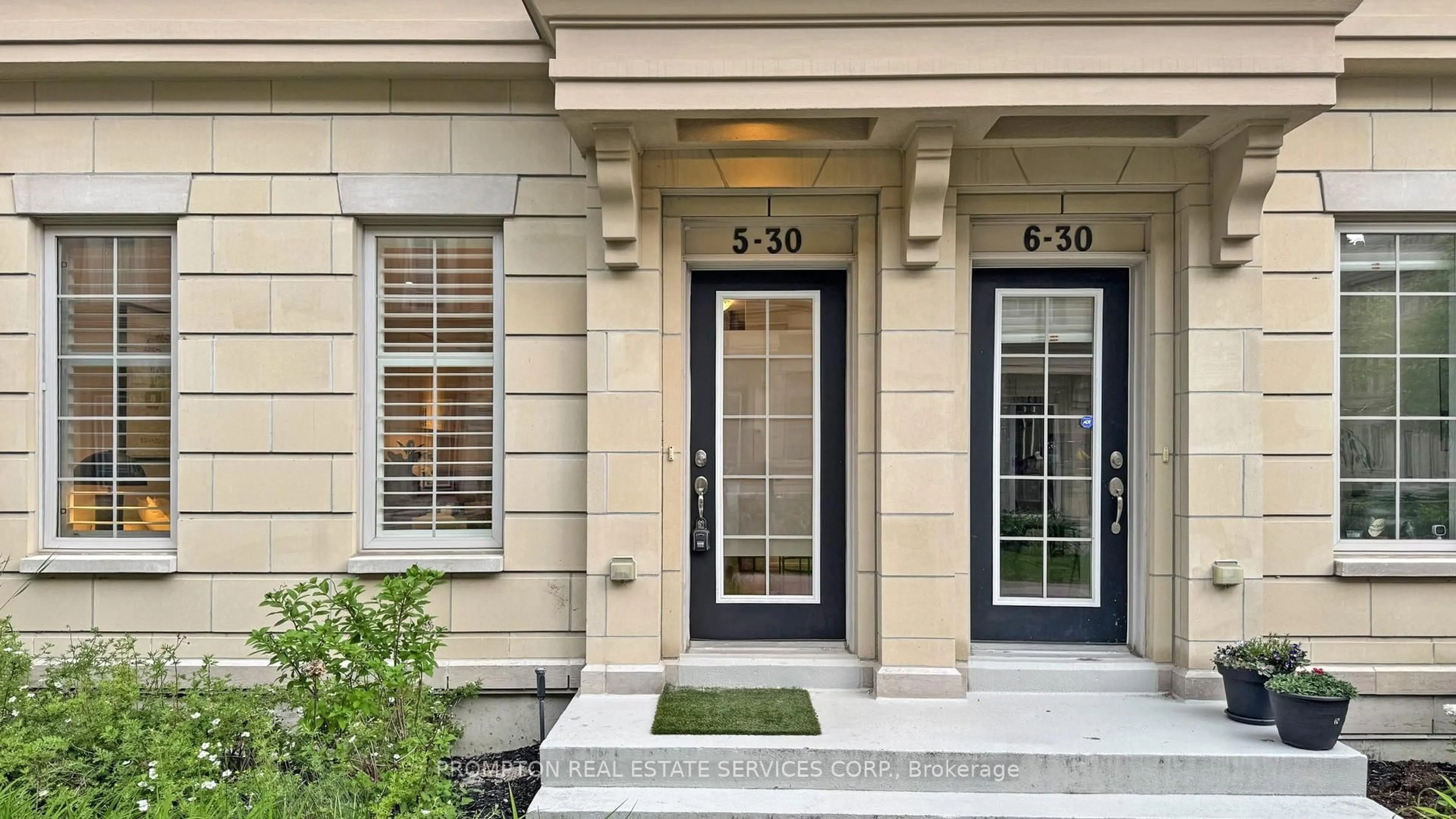 Indoor entryway for 30 Hargrave Lane #5, Toronto Ontario M4N 0A4