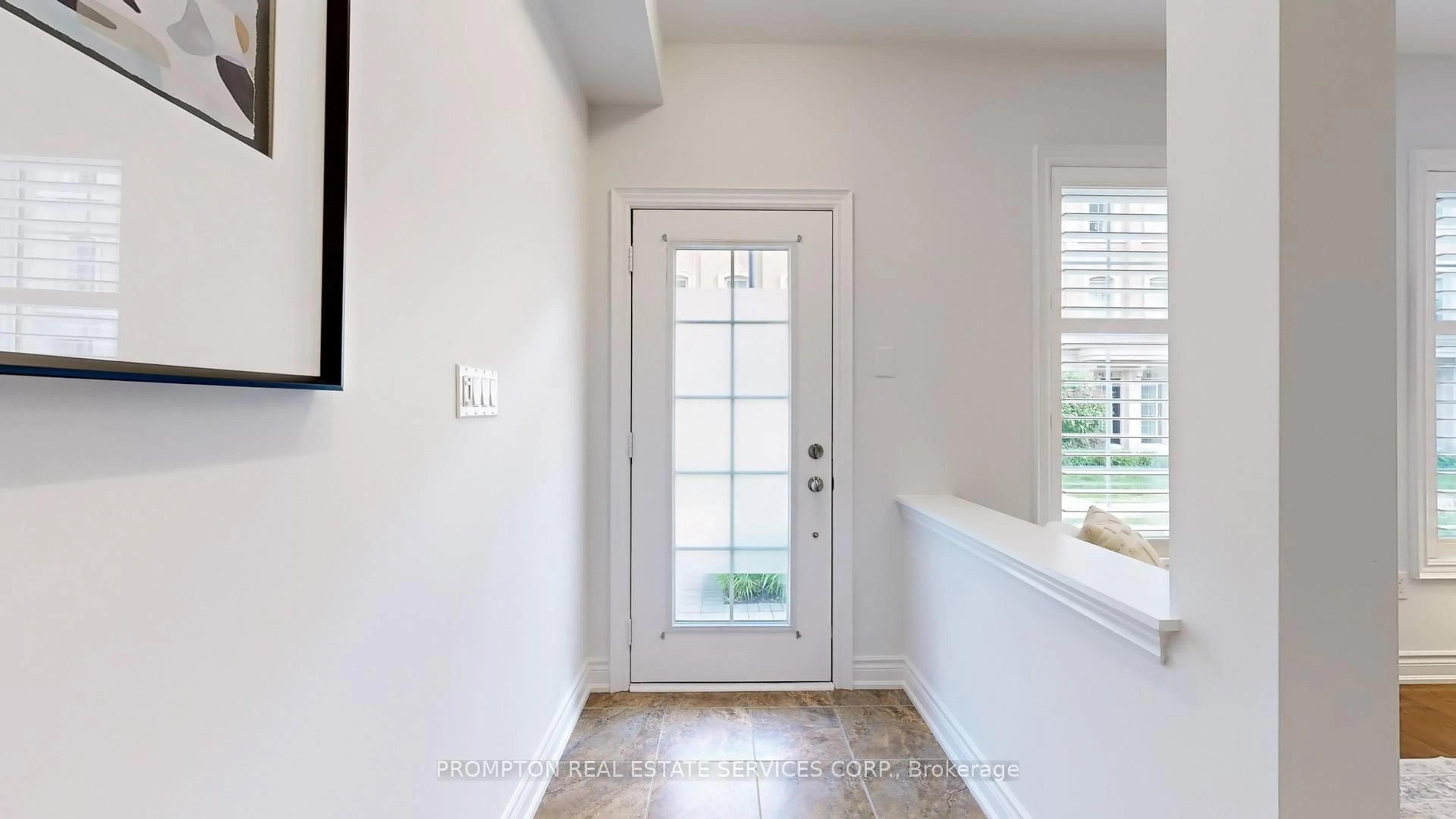 Indoor entryway for 30 Hargrave Lane #5, Toronto Ontario M4N 0A4