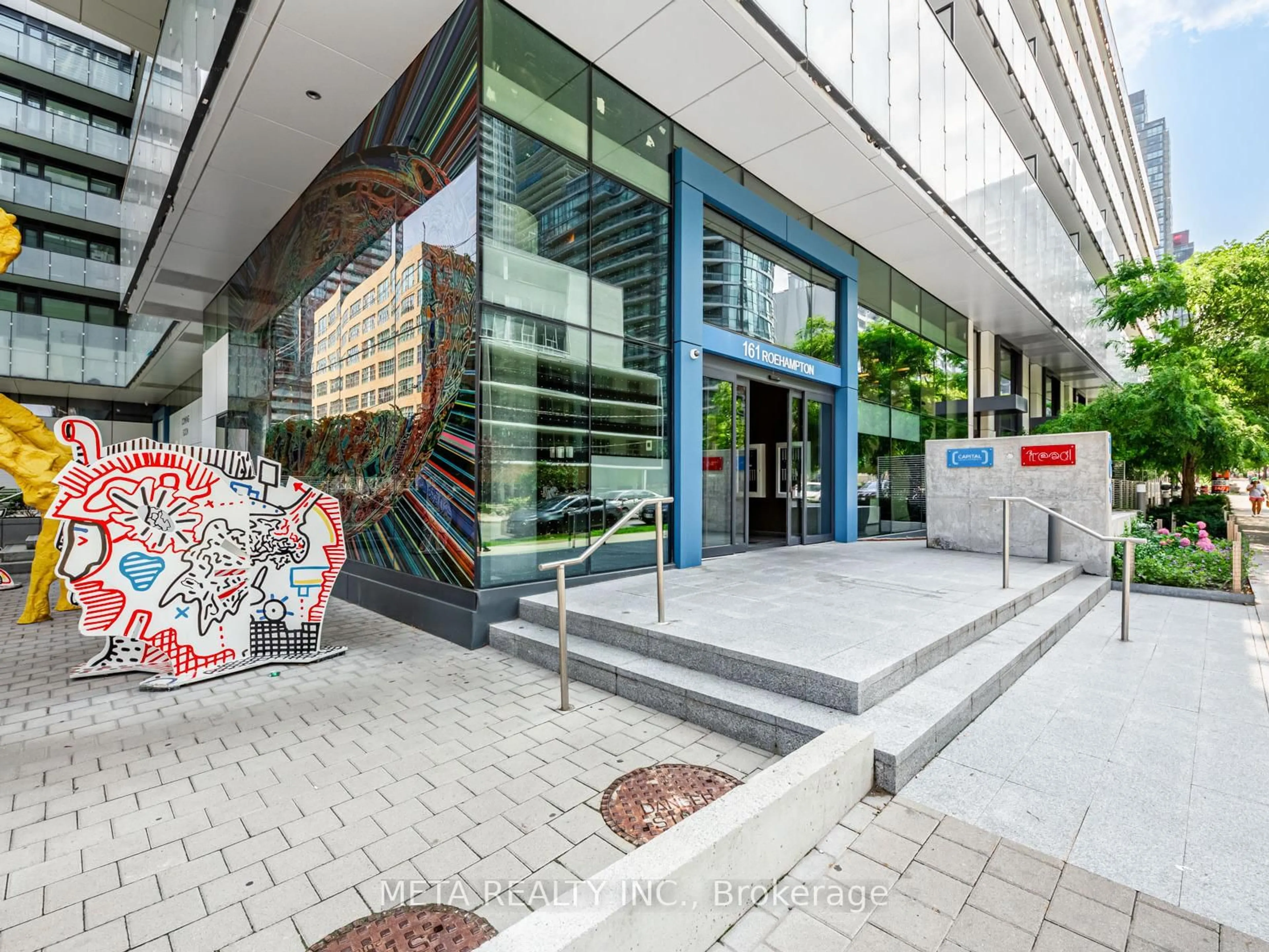 Indoor foyer for 161 Roehampton Ave #2210, Toronto Ontario M4P 0C8
