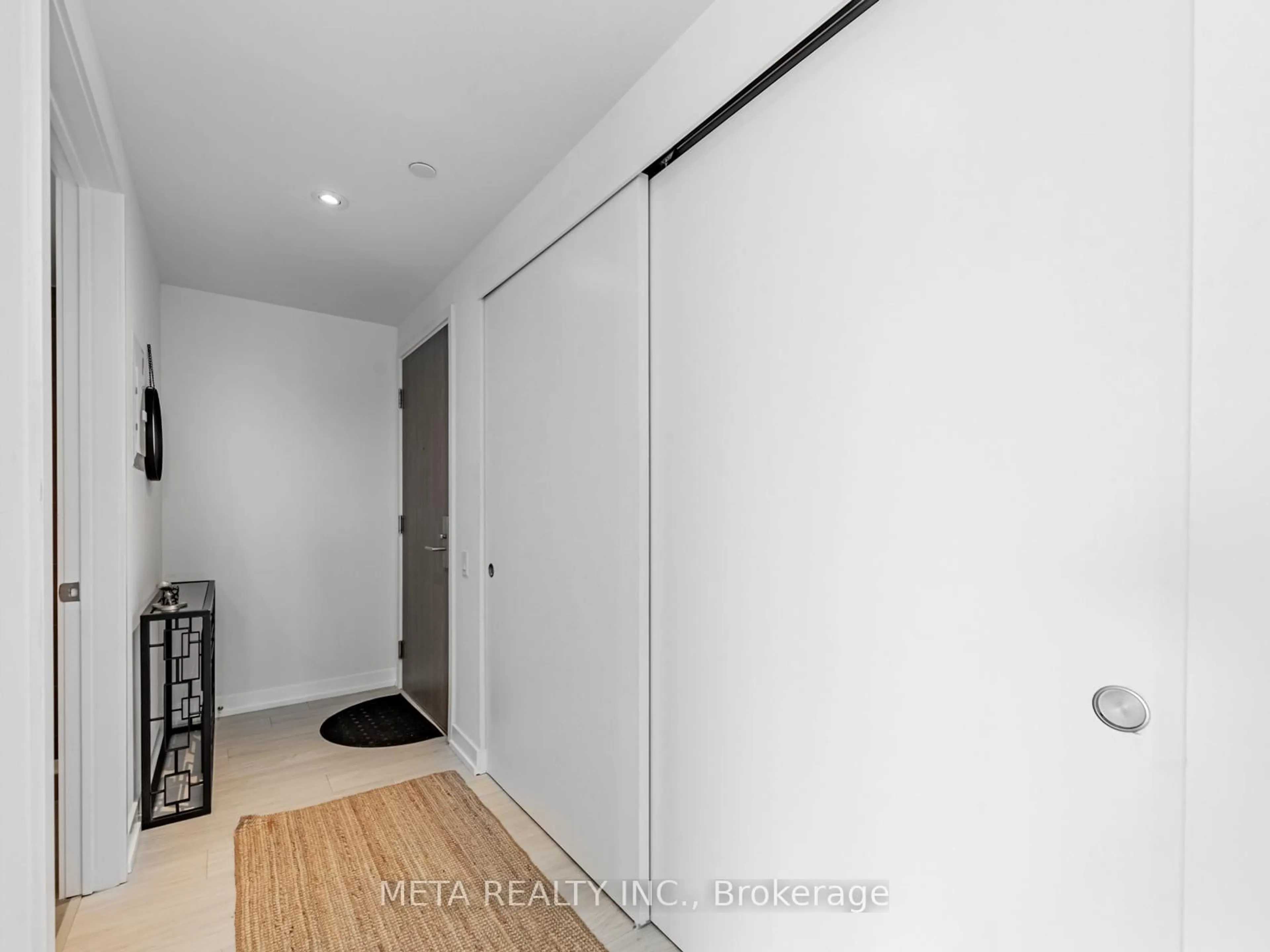 Unknown for 161 Roehampton Ave #2210, Toronto Ontario M4P 0C8