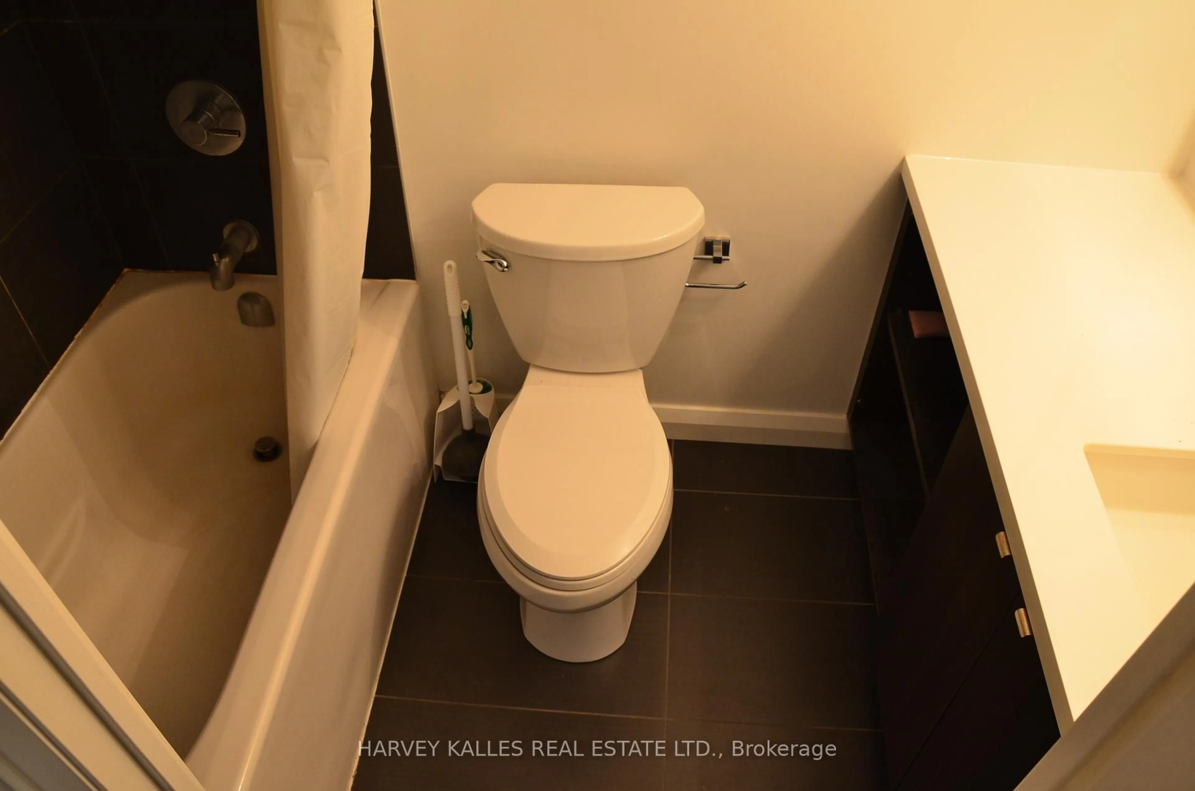 Standard bathroom, ceramic/tile floor for 155 Yorkville Ave #1912, Toronto Ontario M5R 0B4