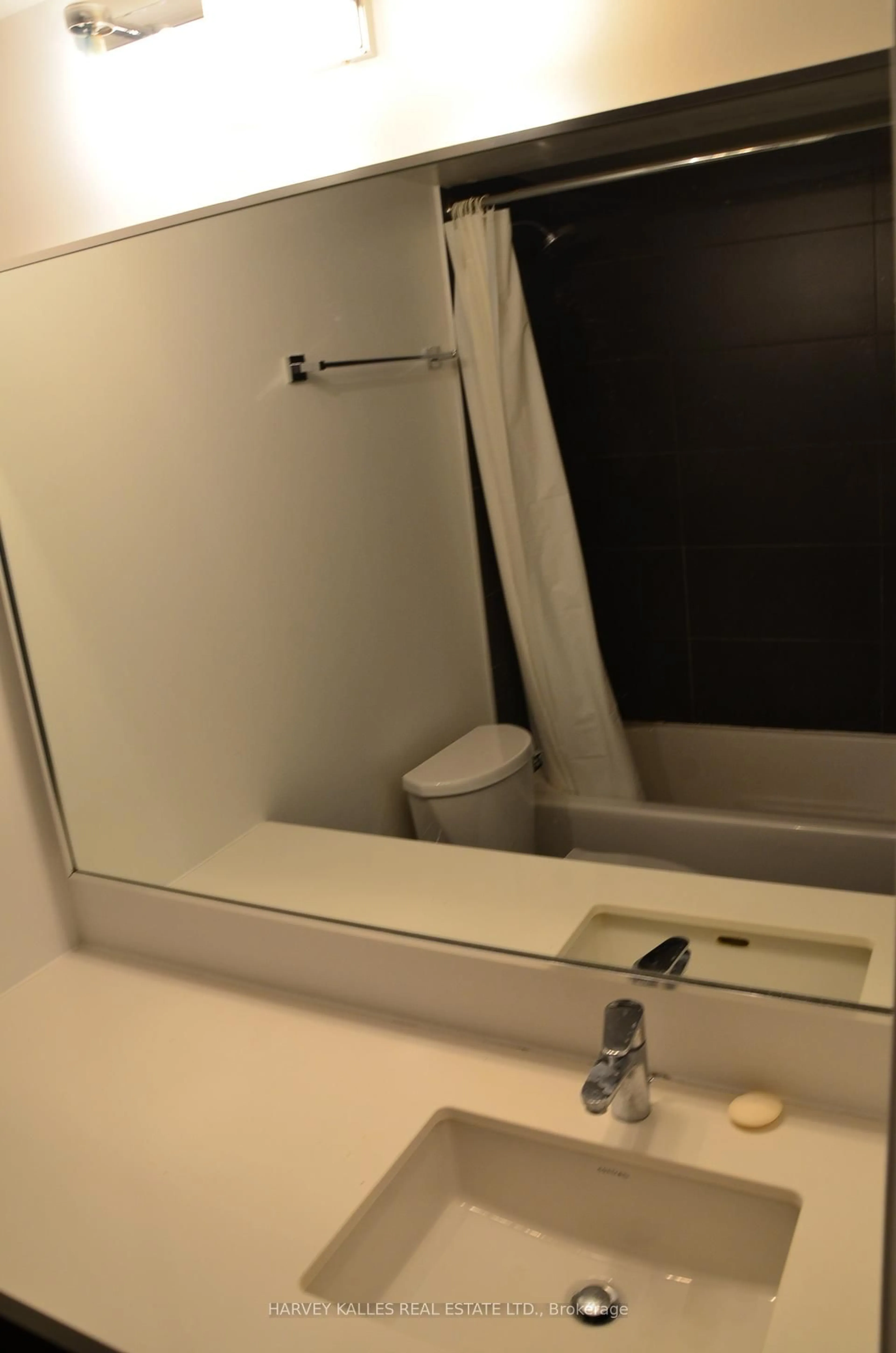 A pic of a room for 155 Yorkville Ave #1912, Toronto Ontario M5R 0B4