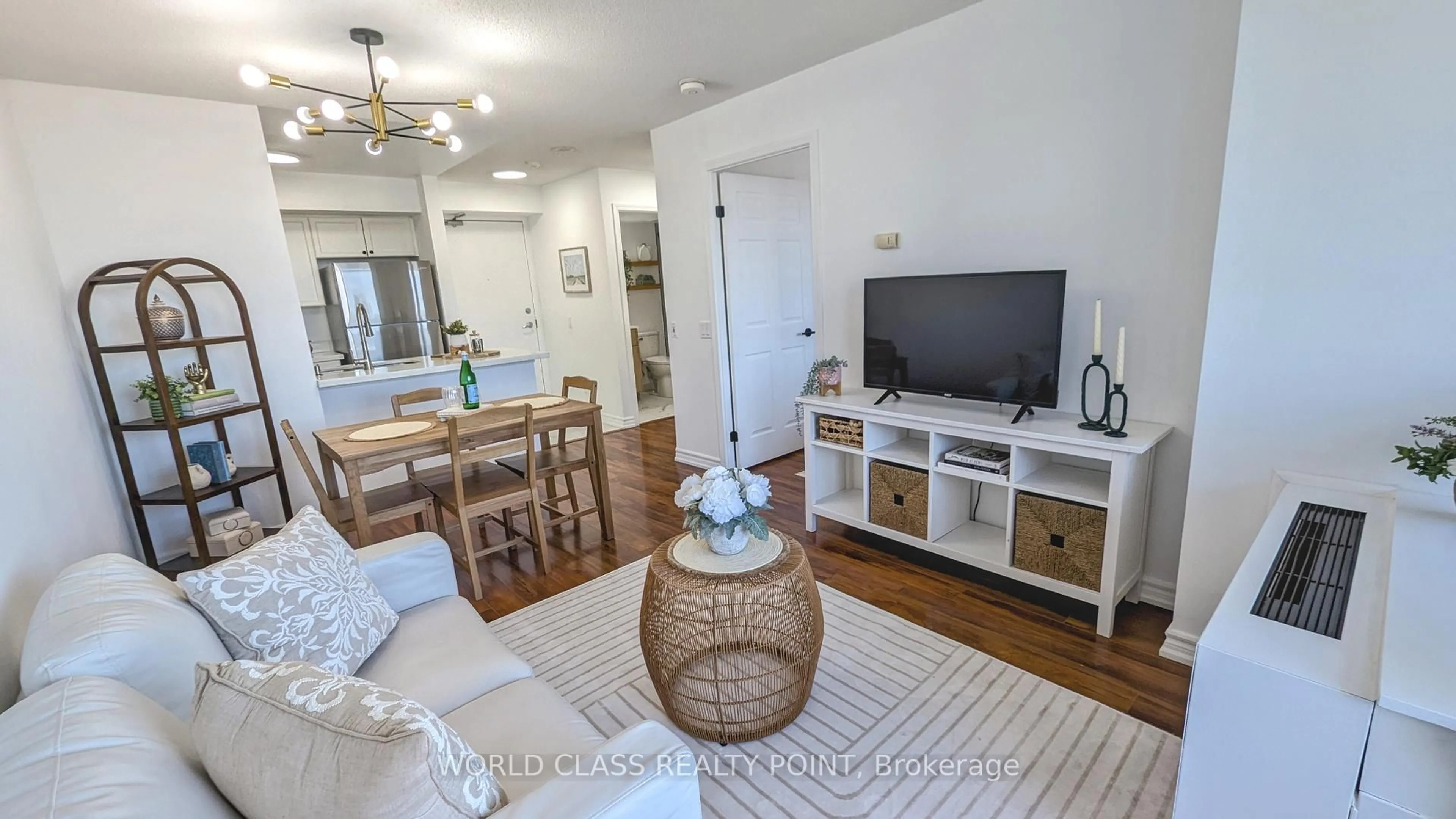 Living room with furniture, wood/laminate floor for 155 Beecroft Rd #1807, Toronto Ontario M2N 7C6